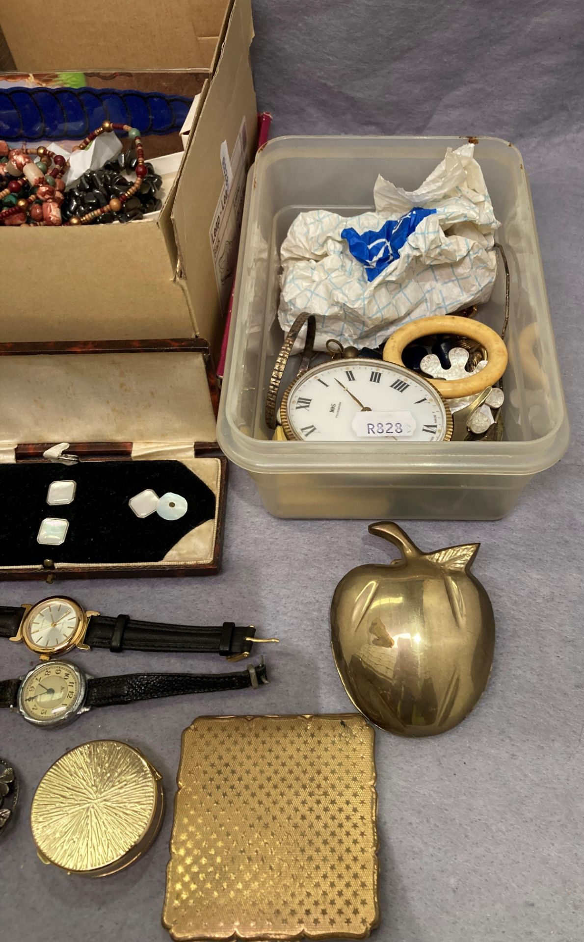 Contents to box - assorted costume jewellery including mother of pearl, agate necklaces, brooches, - Image 3 of 4