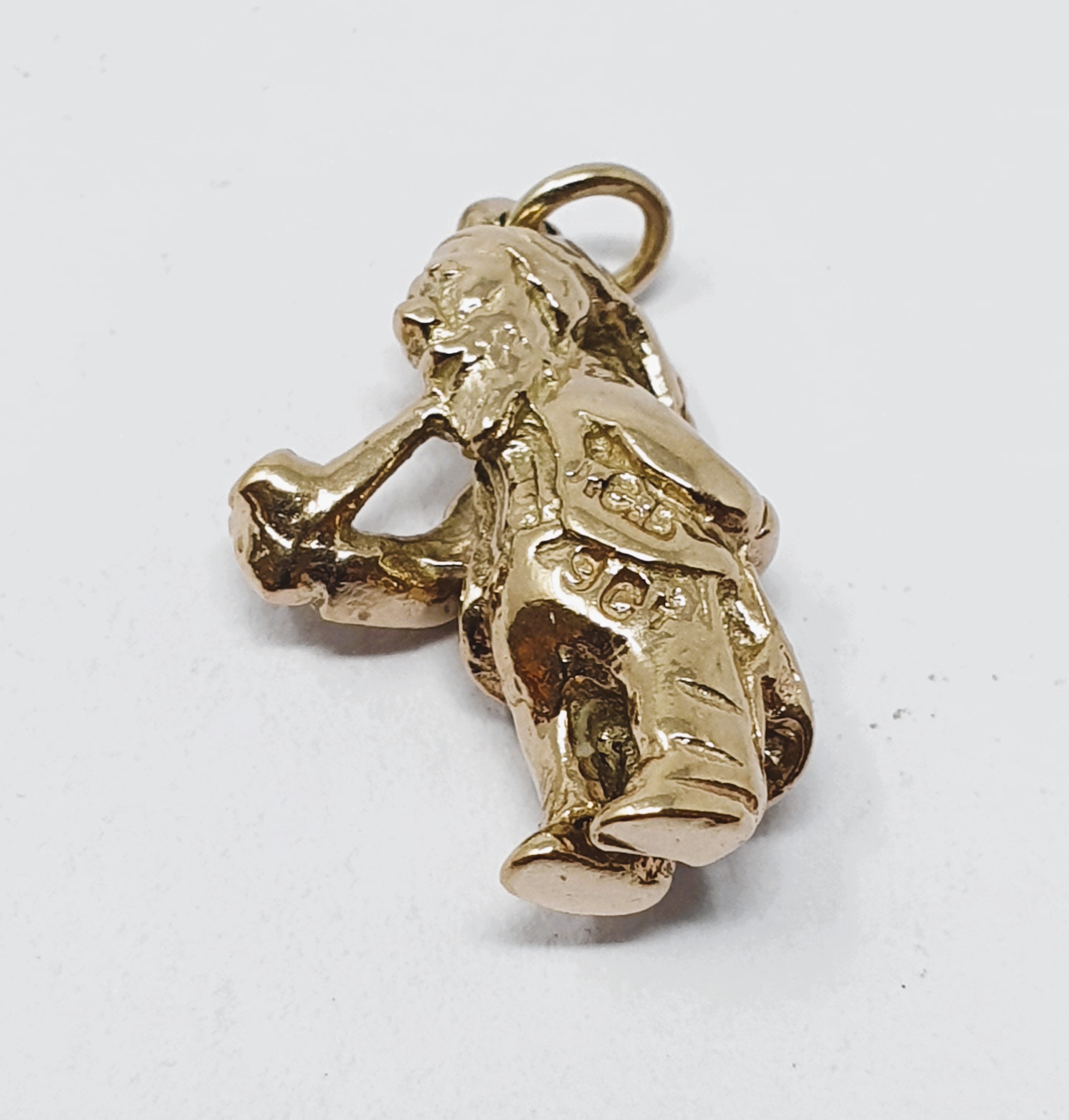 9ct gold vintage pipe-smoking gnome charm, gross weight 5.