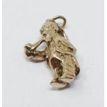 9ct gold vintage pipe-smoking gnome charm, gross weight 5.