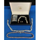 18ct white gold (750 - clasp) silver-toned pearl necklace (14" long),