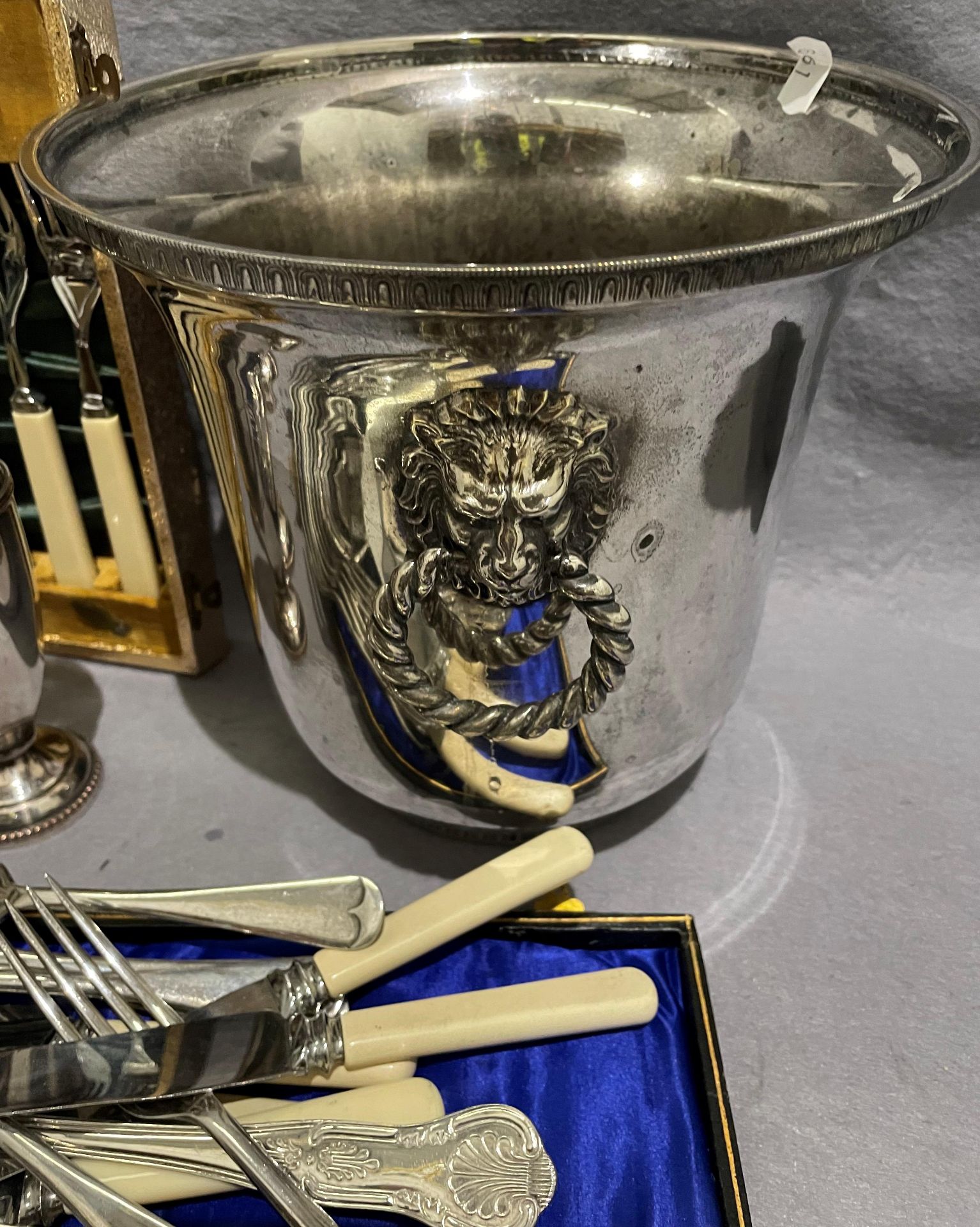 Contents to box - silver plated ice bucket, a pair of silver plated urn vases (14. - Image 2 of 3