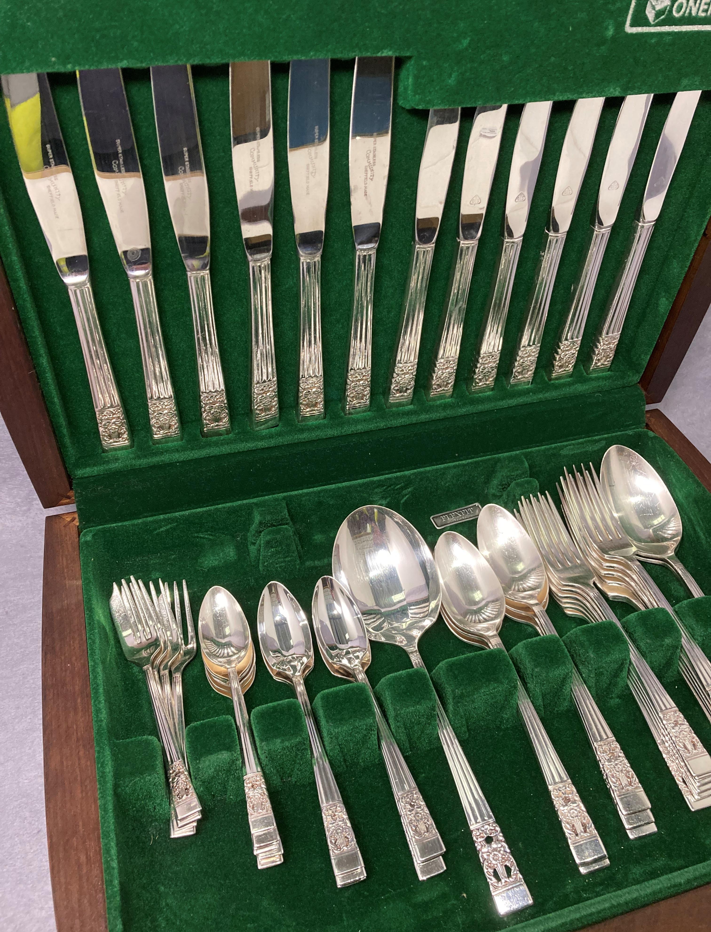 Oneida mahogany case 49-piece community canteen of cutlery (saleroom location: S3 T1) - Image 3 of 4