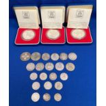 Assorted silver coins including three 1977 Royal Mint Crowns (in cases) and assorted silver