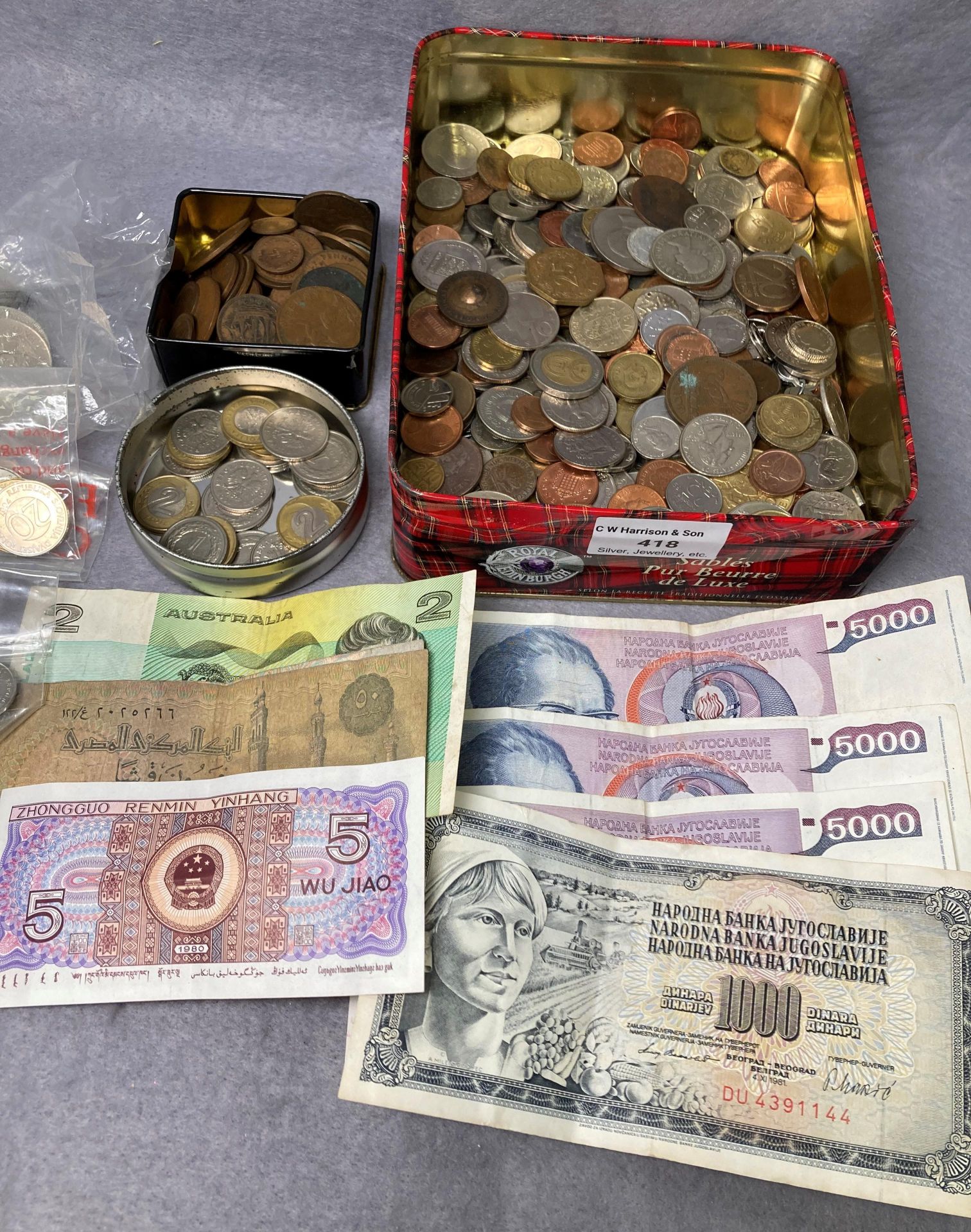 Contents to tin - large quantity of assorted coins and eight assorted bank notes (saleroom - Image 4 of 4