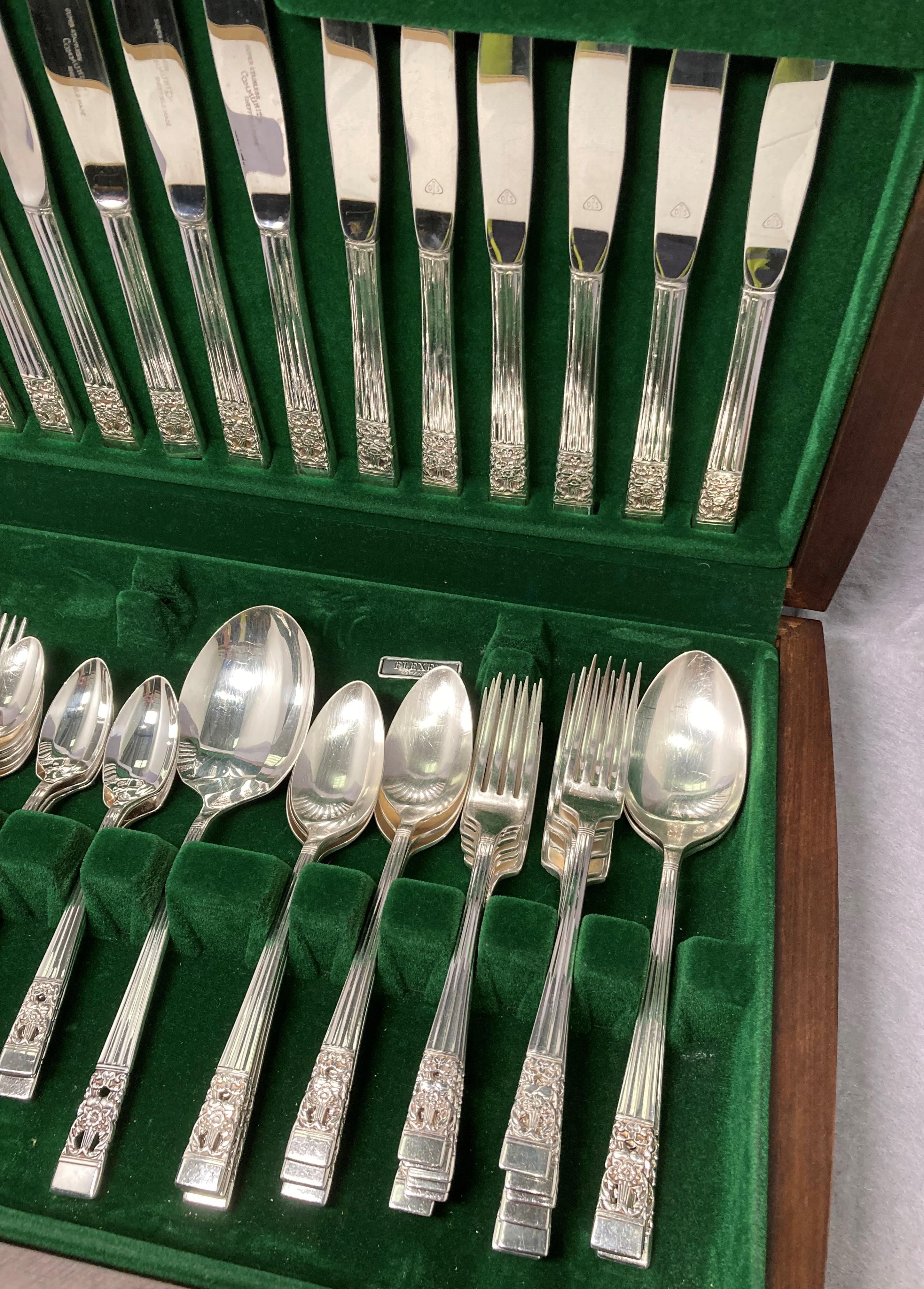 Oneida mahogany case 49-piece community canteen of cutlery (saleroom location: S3 T1) - Image 2 of 4