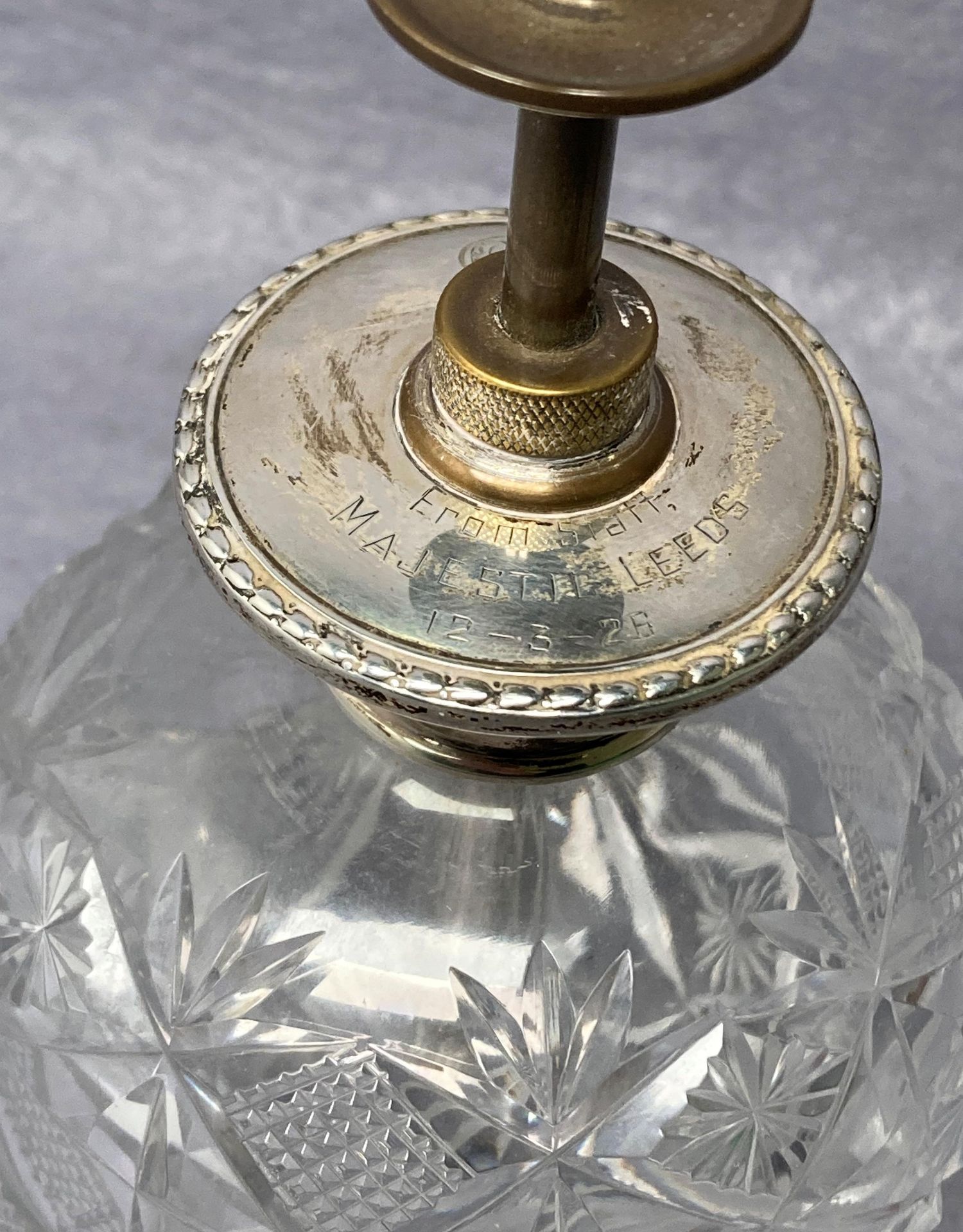 Eight silver hallmarked items including a 1925 silver top cut glass/crystal perfume bottle, - Image 3 of 5