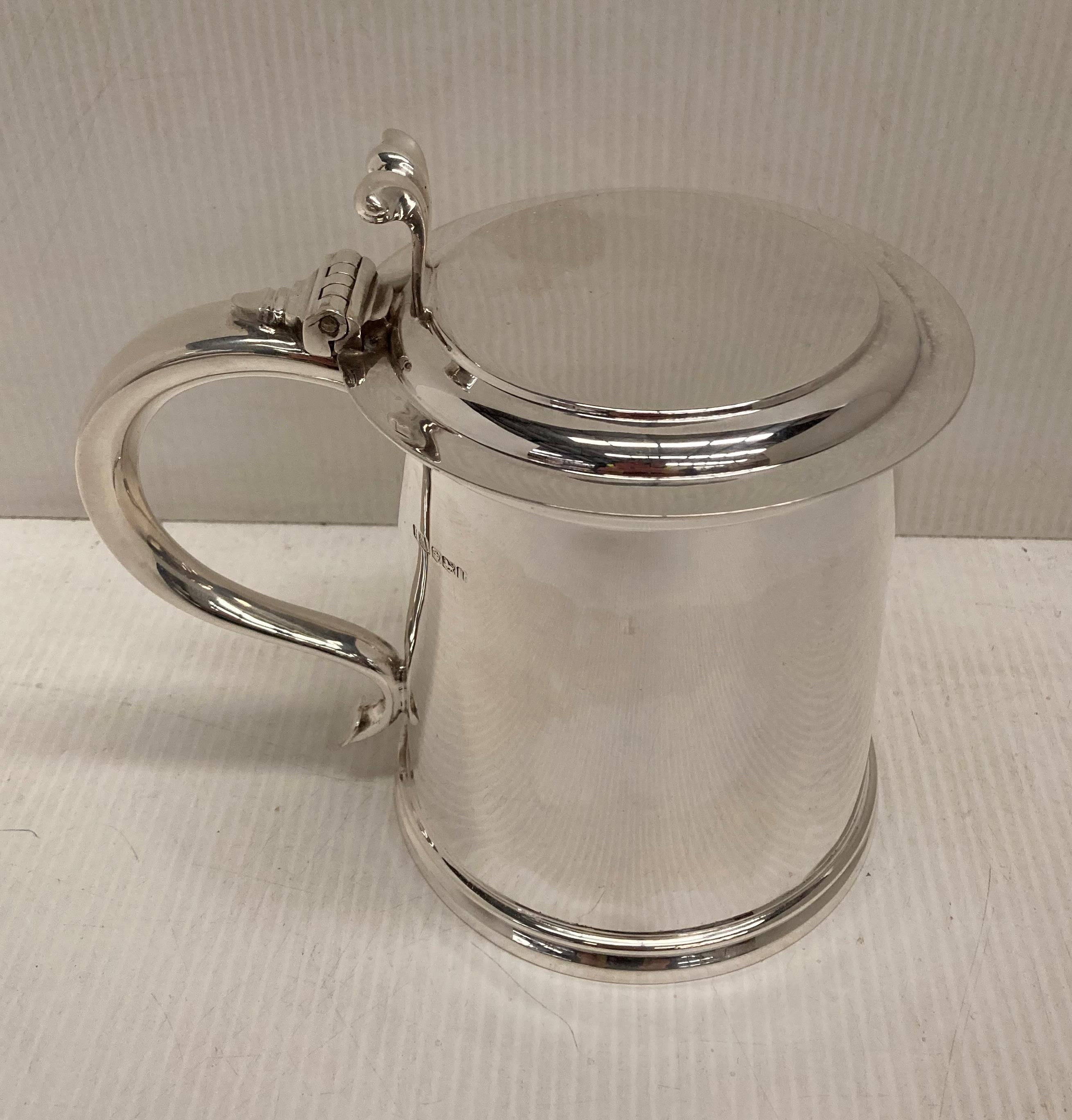 Large 17th Century style flat top tankard by Atkin Bros Sheffield 1928 with plain design and with a - Image 2 of 6