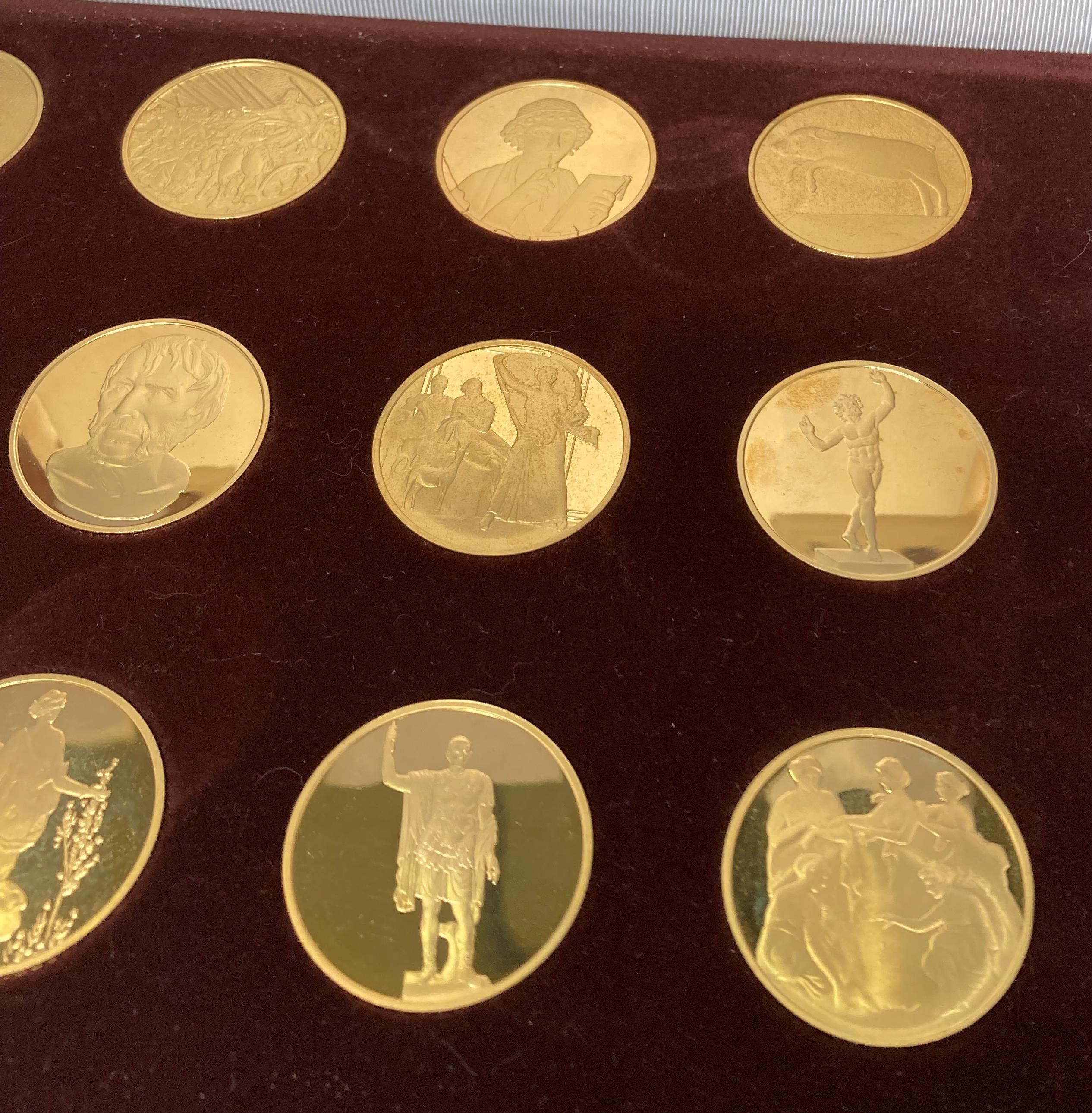 A set of twelve 24K gold on bronze medallions 'The Treasures of Pompeii' Limited Edition in fitted - Image 3 of 4