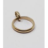 9ct gold vintage wedding ring charm, gross weight 0.