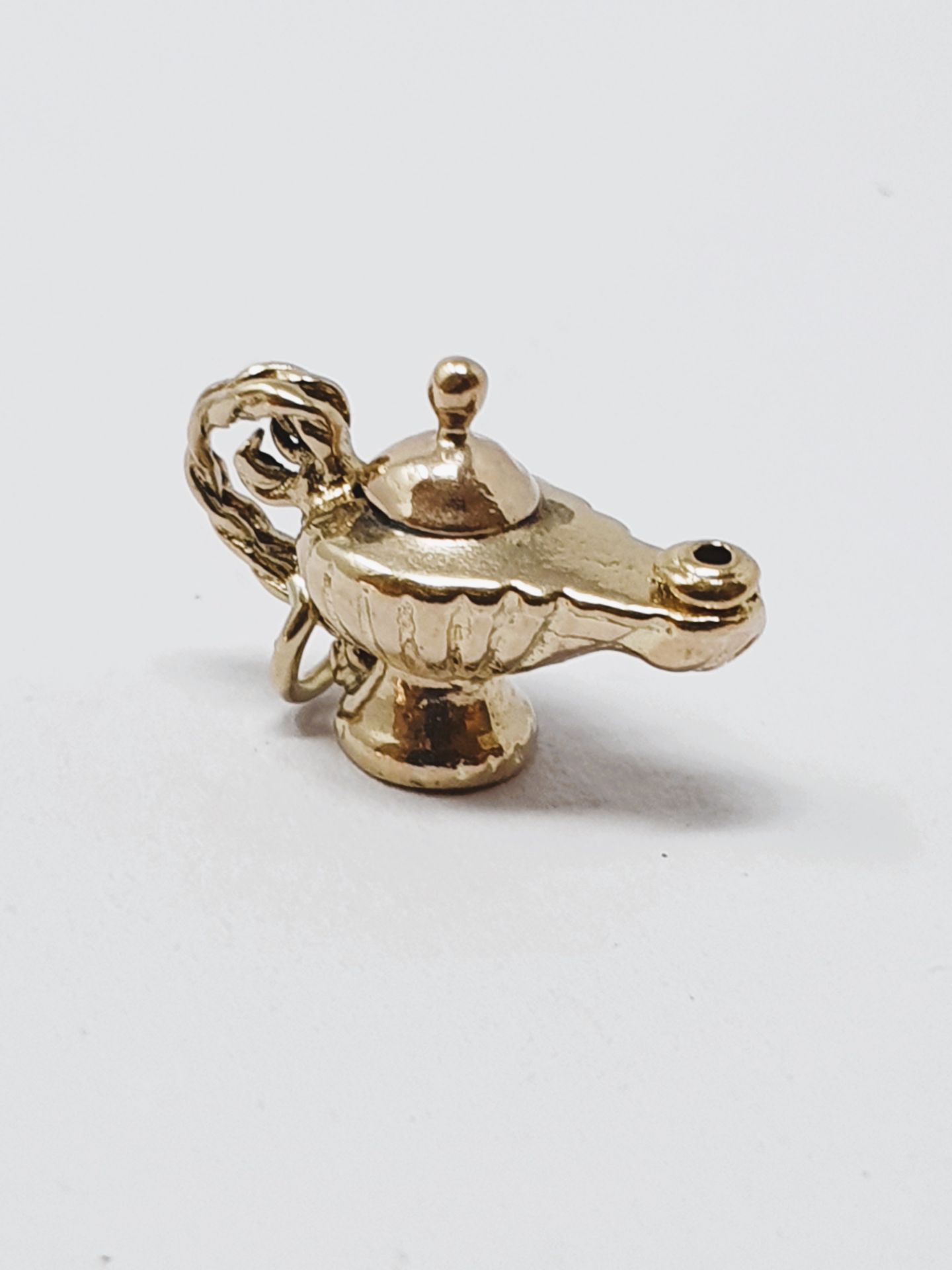 9ct gold vintage Aladdin's lamp charm, gross weight 2.