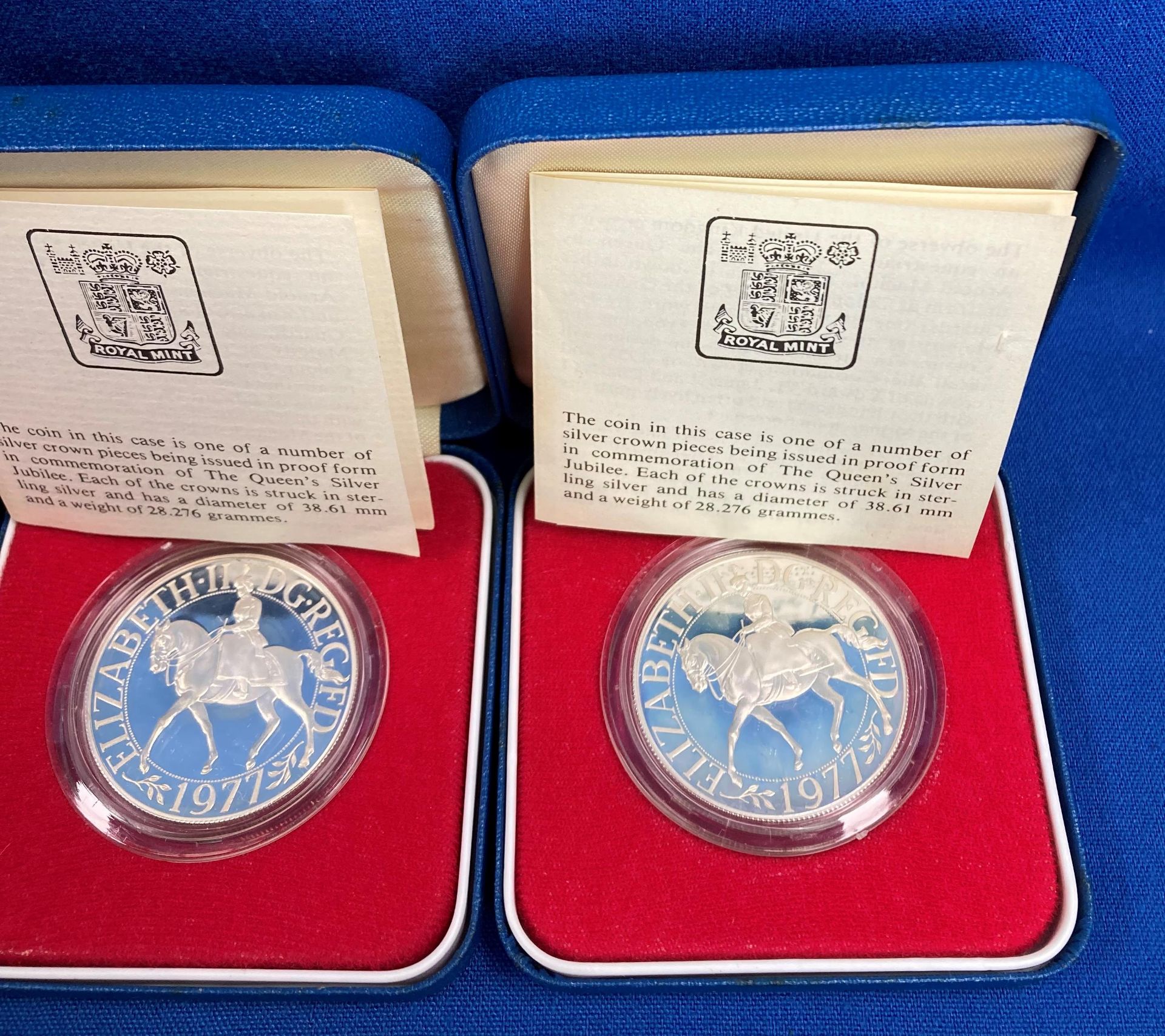 Assorted silver coins including three 1977 Royal Mint Crowns (in cases) and assorted silver - Image 3 of 4