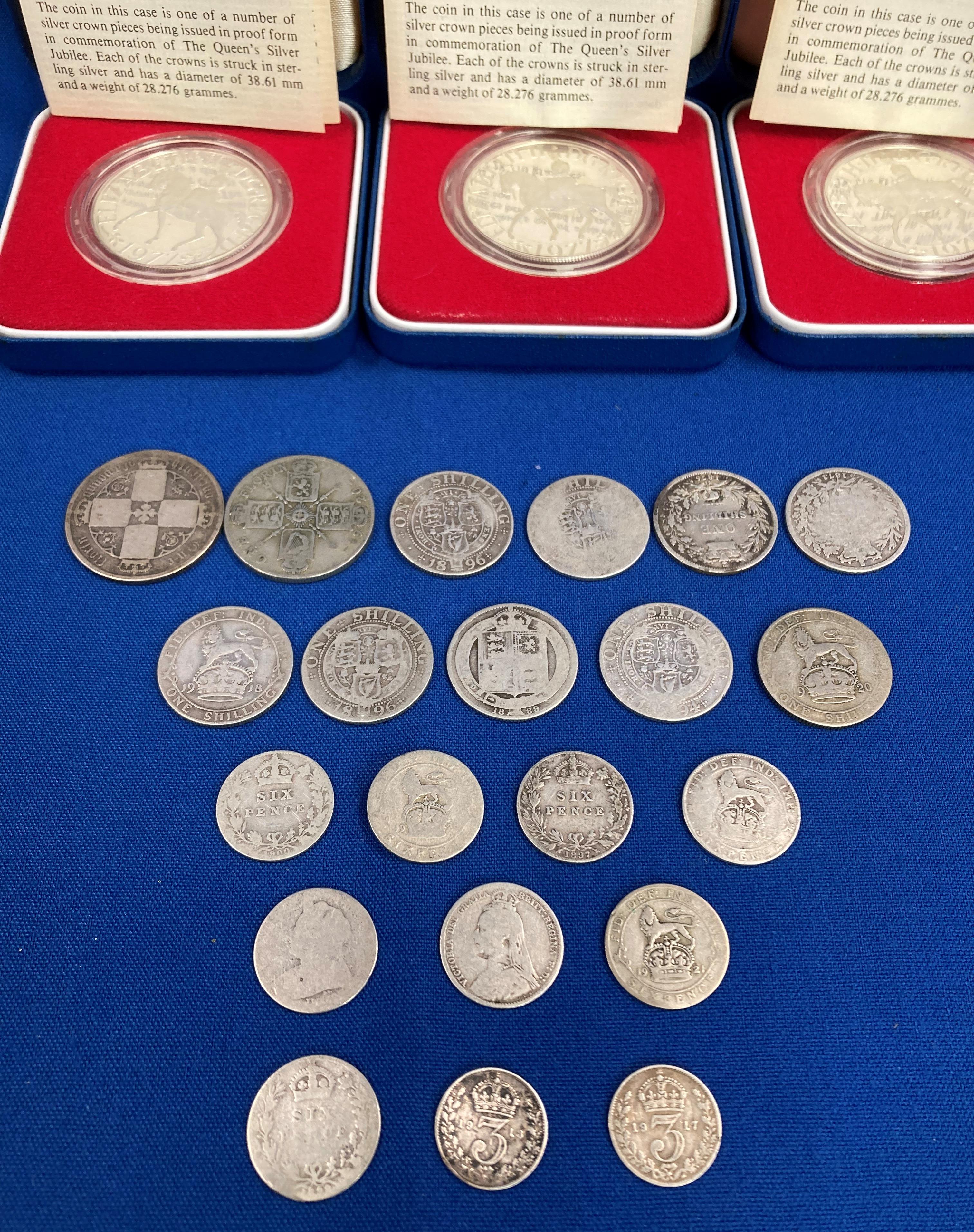 Assorted silver coins including three 1977 Royal Mint Crowns (in cases) and assorted silver - Image 4 of 4