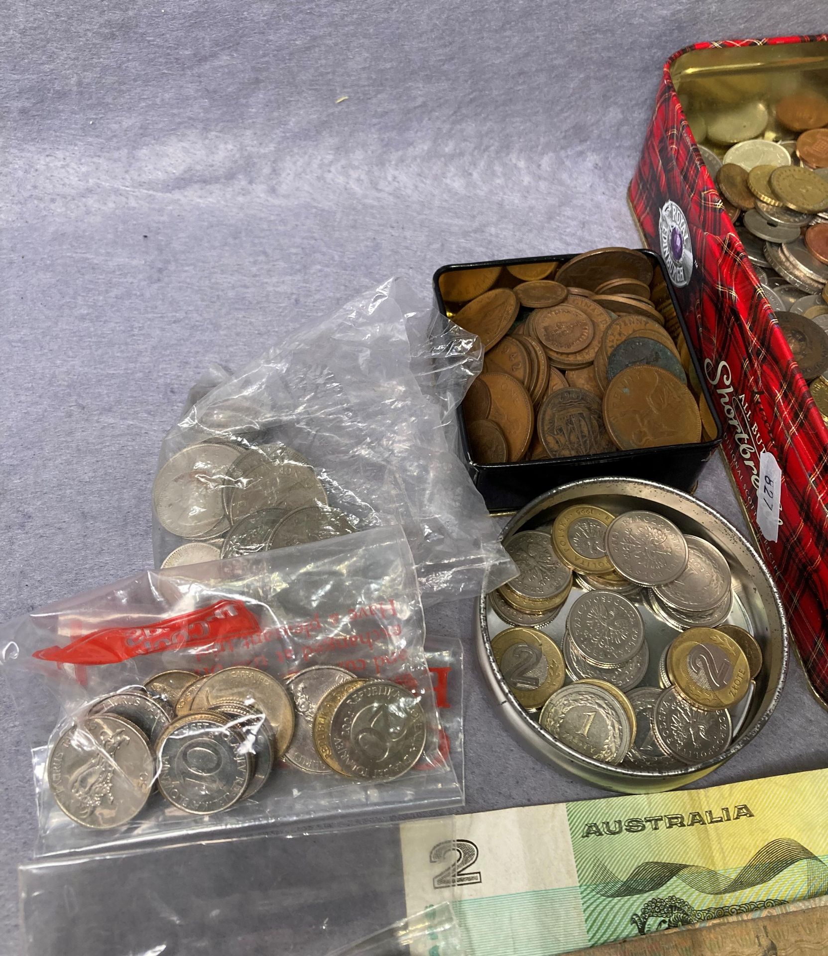 Contents to tin - large quantity of assorted coins and eight assorted bank notes (saleroom - Image 3 of 4