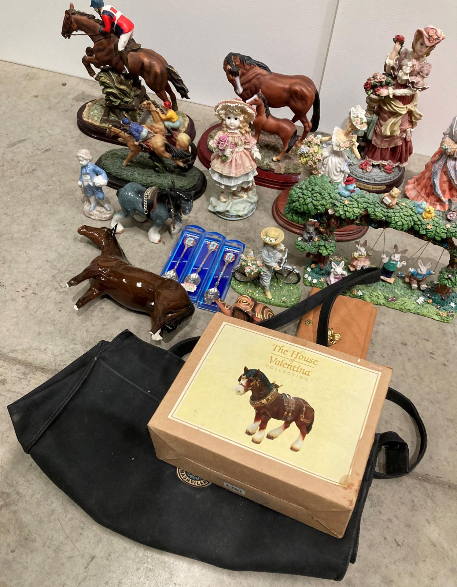 Contents to box - horse resin figurines by Valentina & Regency Fine Arts, - Image 4 of 4