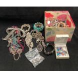 Contents to box - assorted jewellery including gold and silver tone rings (not tested), necklaces,