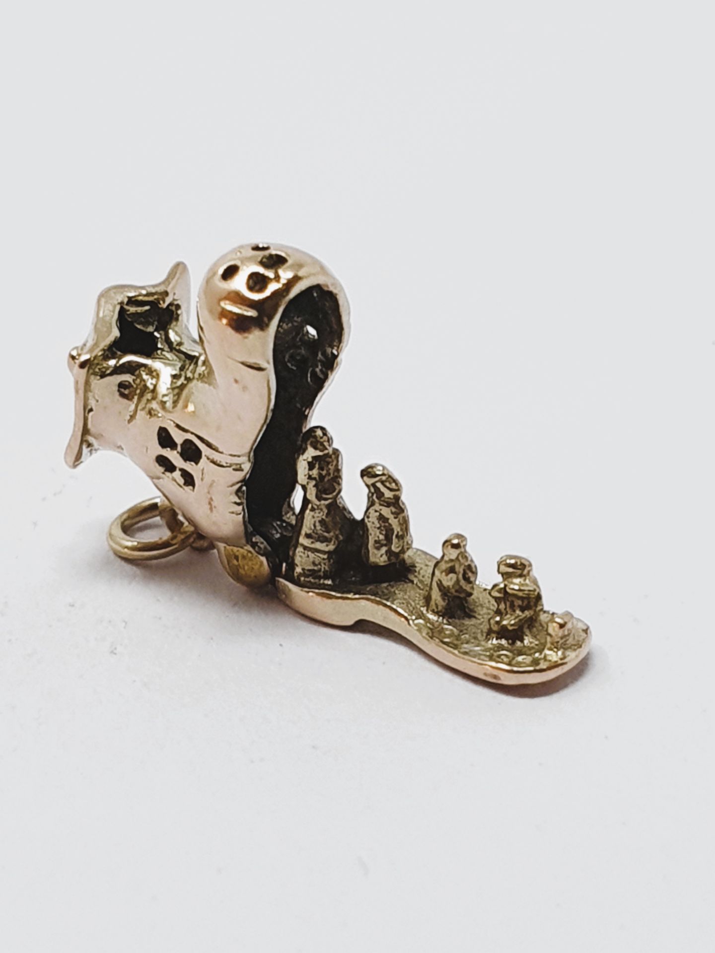 9ct gold vintage lady in shoe charm, gross weight 2. - Image 2 of 2