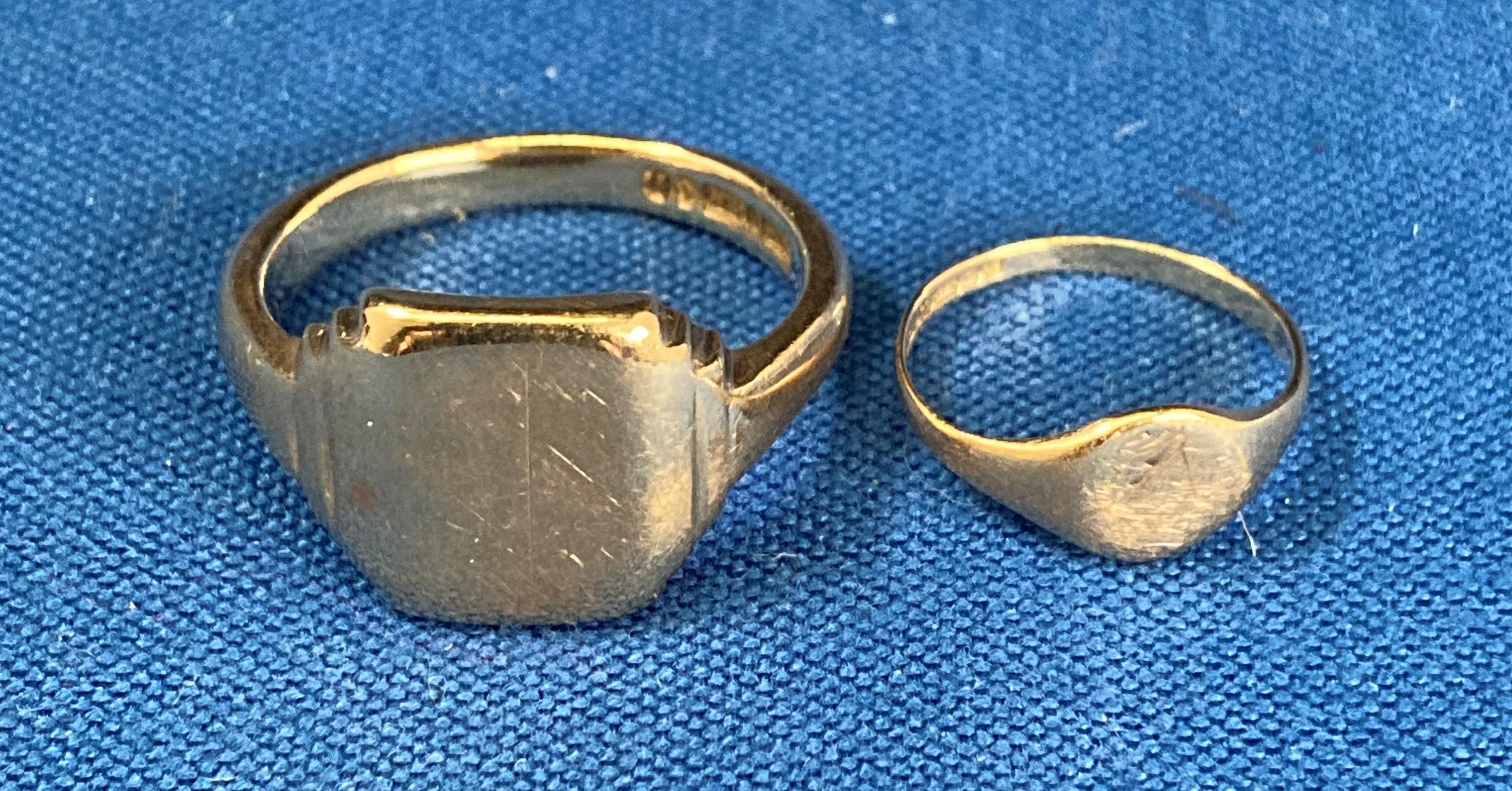 Two 9ct gold (375) signet rings, one size R and the other a small size F. Total weight: 8.