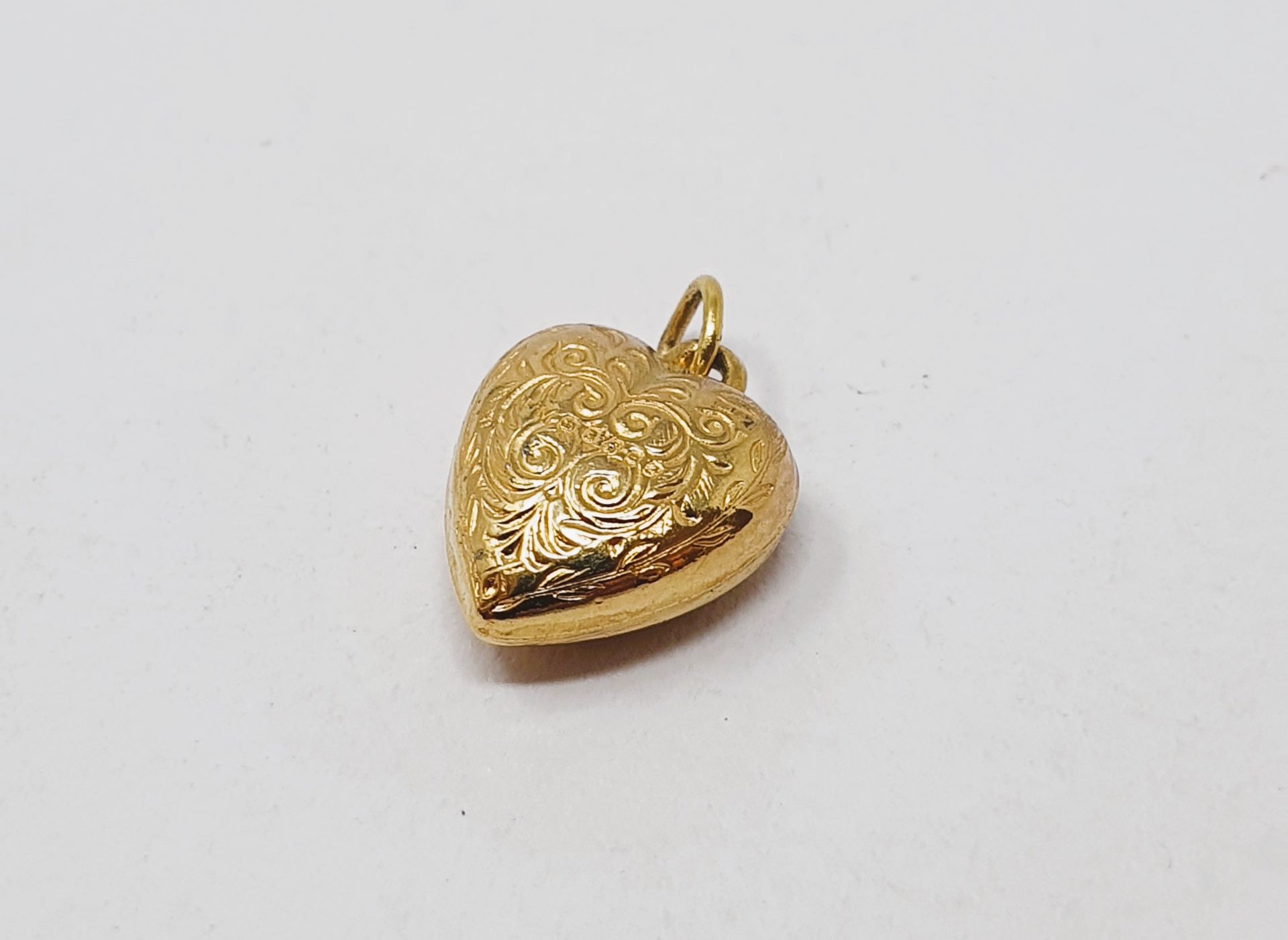 9ct gold vintage heart charm, gross weight 0.