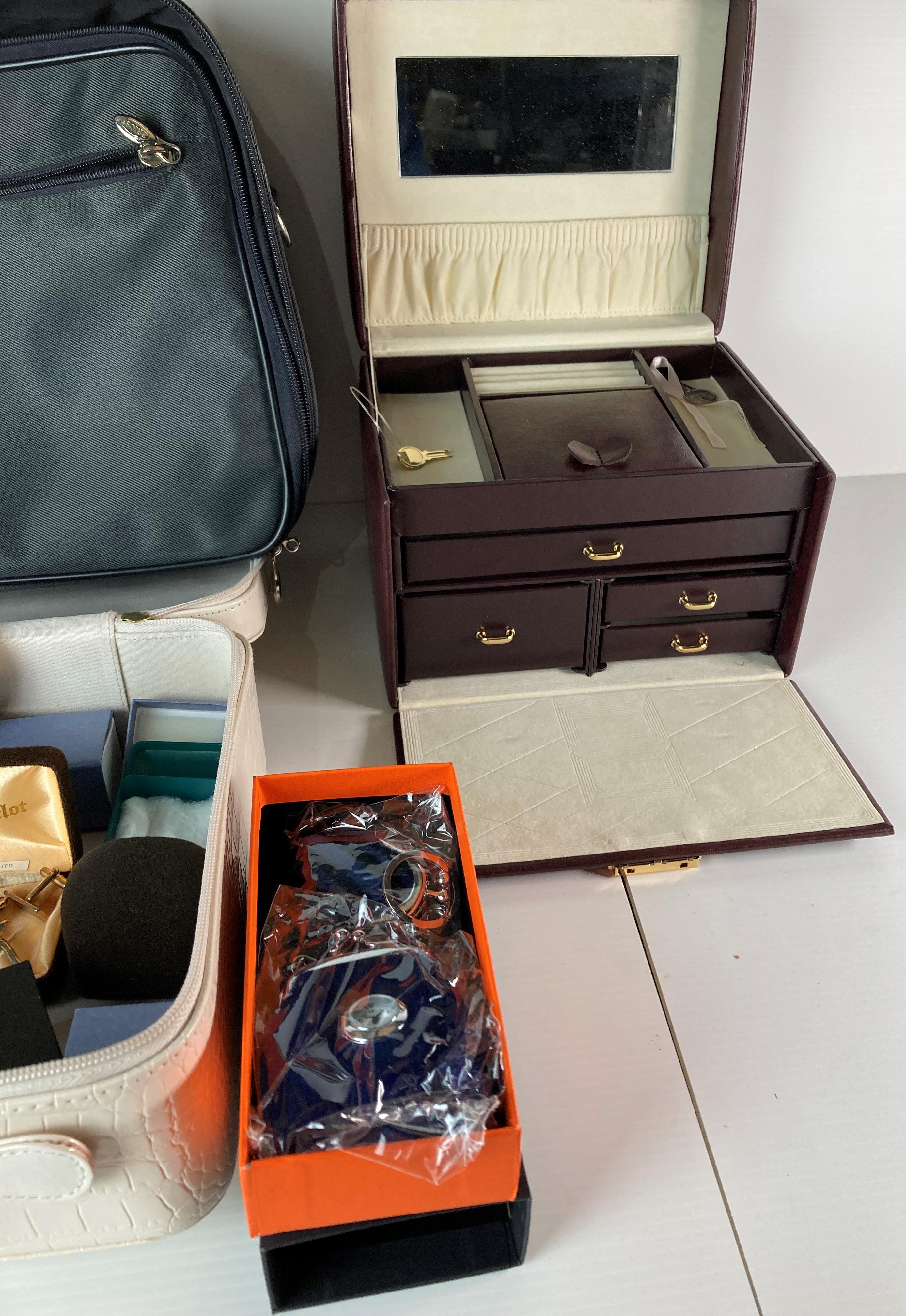 Two jewellery boxes and assorted costume jewellery including brooches, cufflinks, - Image 4 of 4