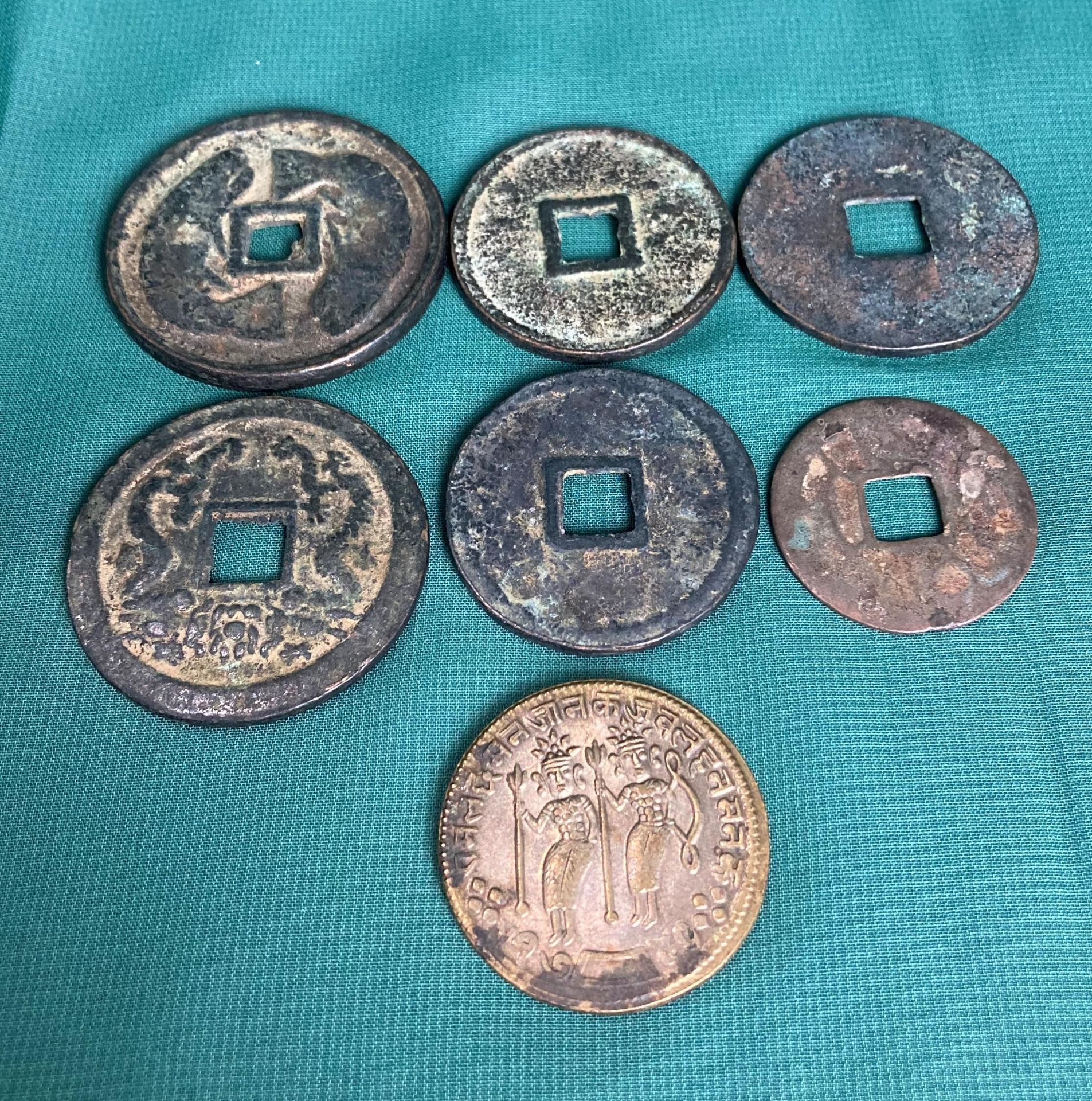 Five assorted antique bronze Oriental coins, - Image 3 of 3