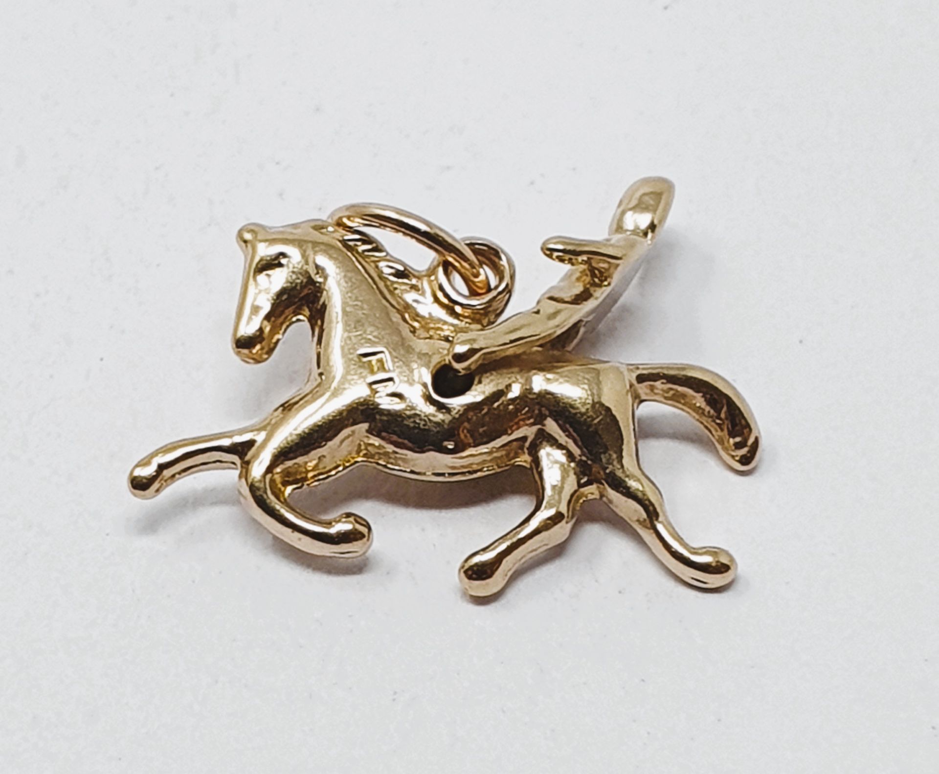 9ct gold vintage galloping horse with rider charm, gross weight 2.