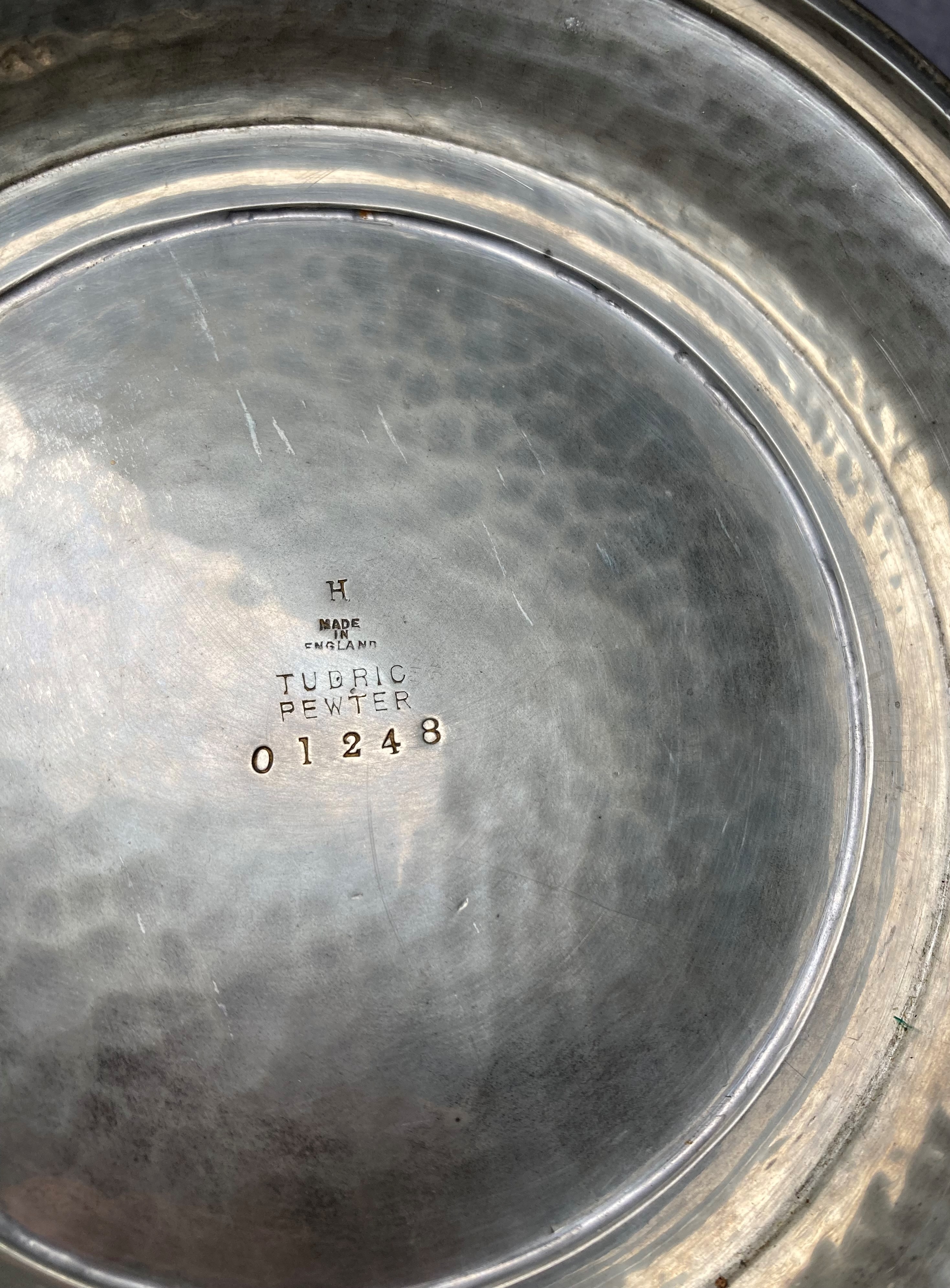 A Tudric Pewter bowl (27cm diameter) ref no: 01243, a Sheffield Pewter bowl on stand (26cm diameter, - Image 5 of 6
