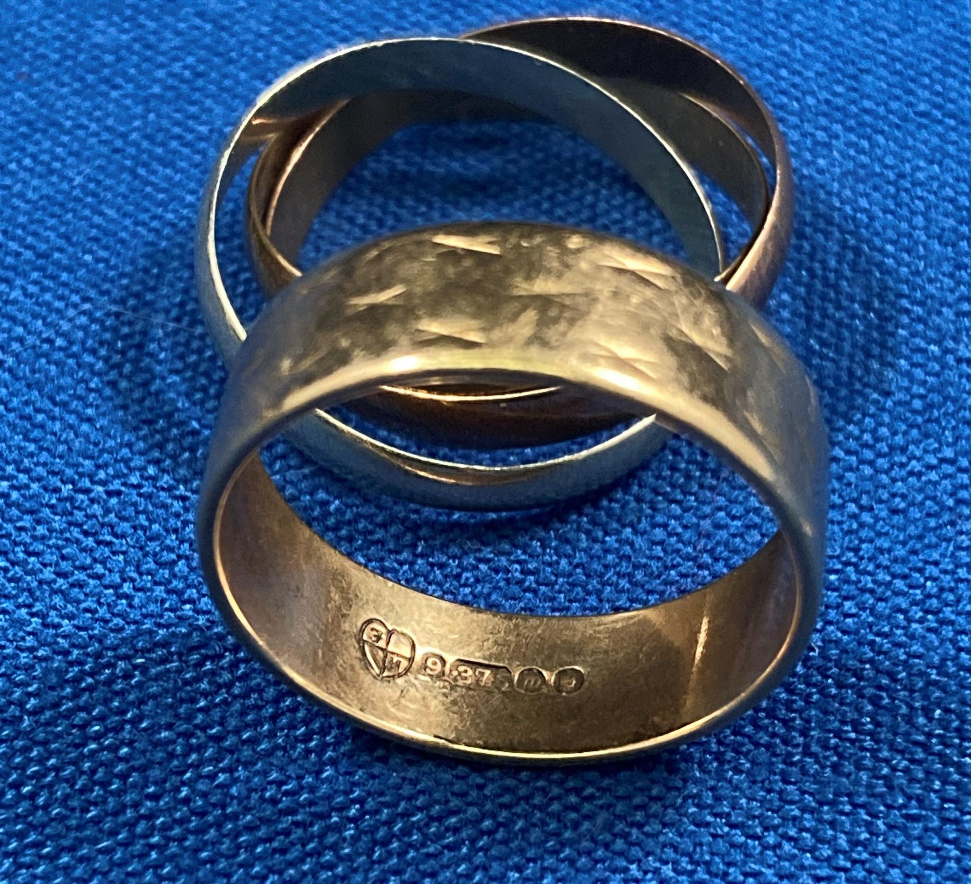 9ct gold (375) wedding band with etched 'X' (faded - size P+) and a 9ct gold (375) triple wedding - Image 3 of 3