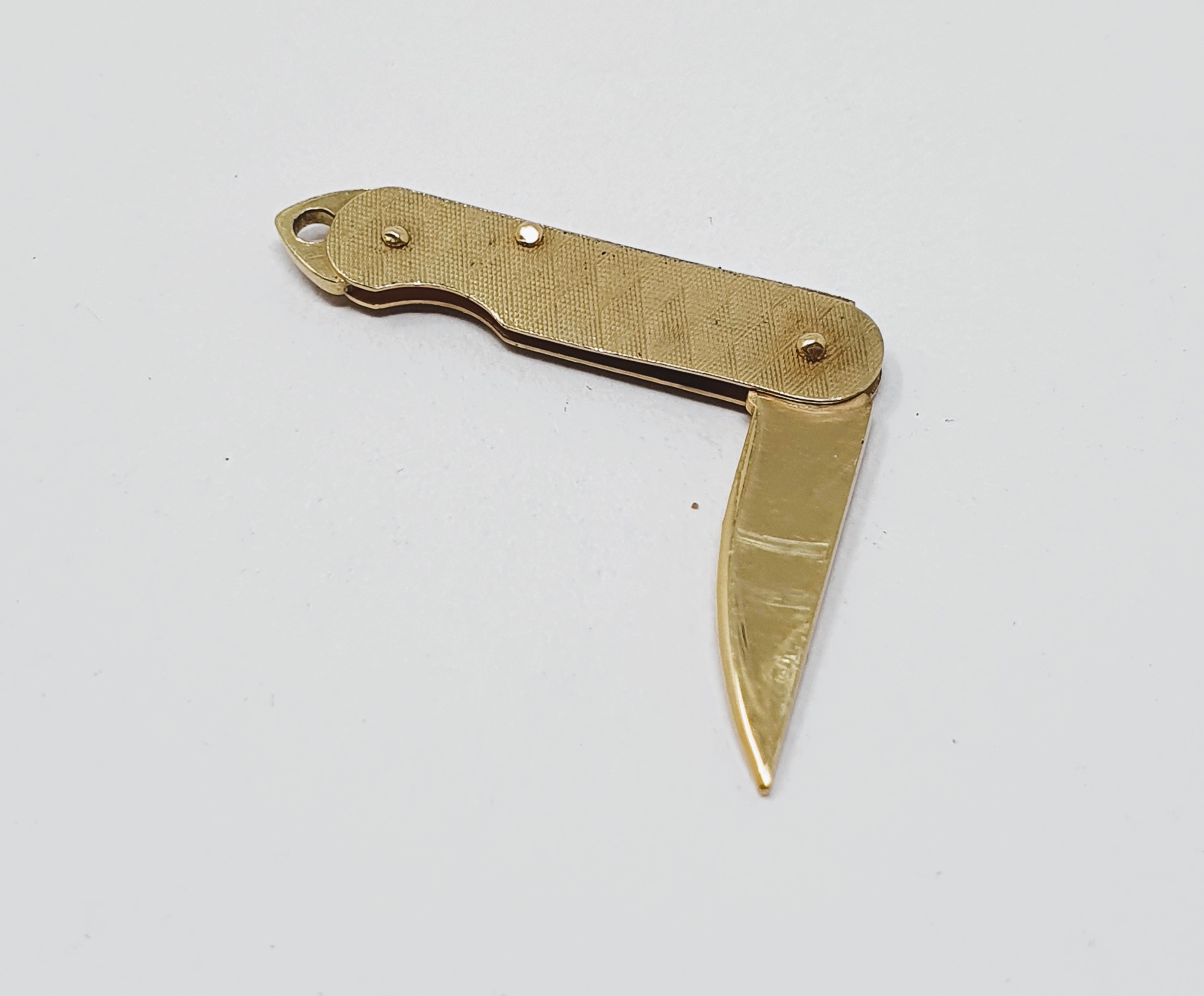 9ct gold vintage pen-knife charm, gross weight 2. - Image 2 of 2