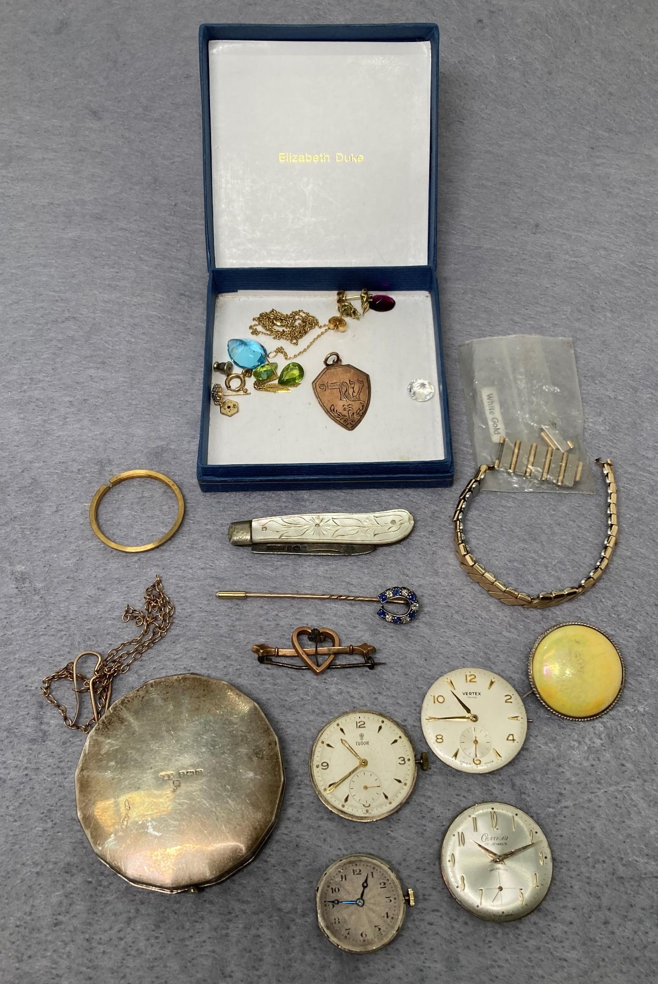 Contents to bag - assorted gold and silver items including a shield shaped tag/pendant,