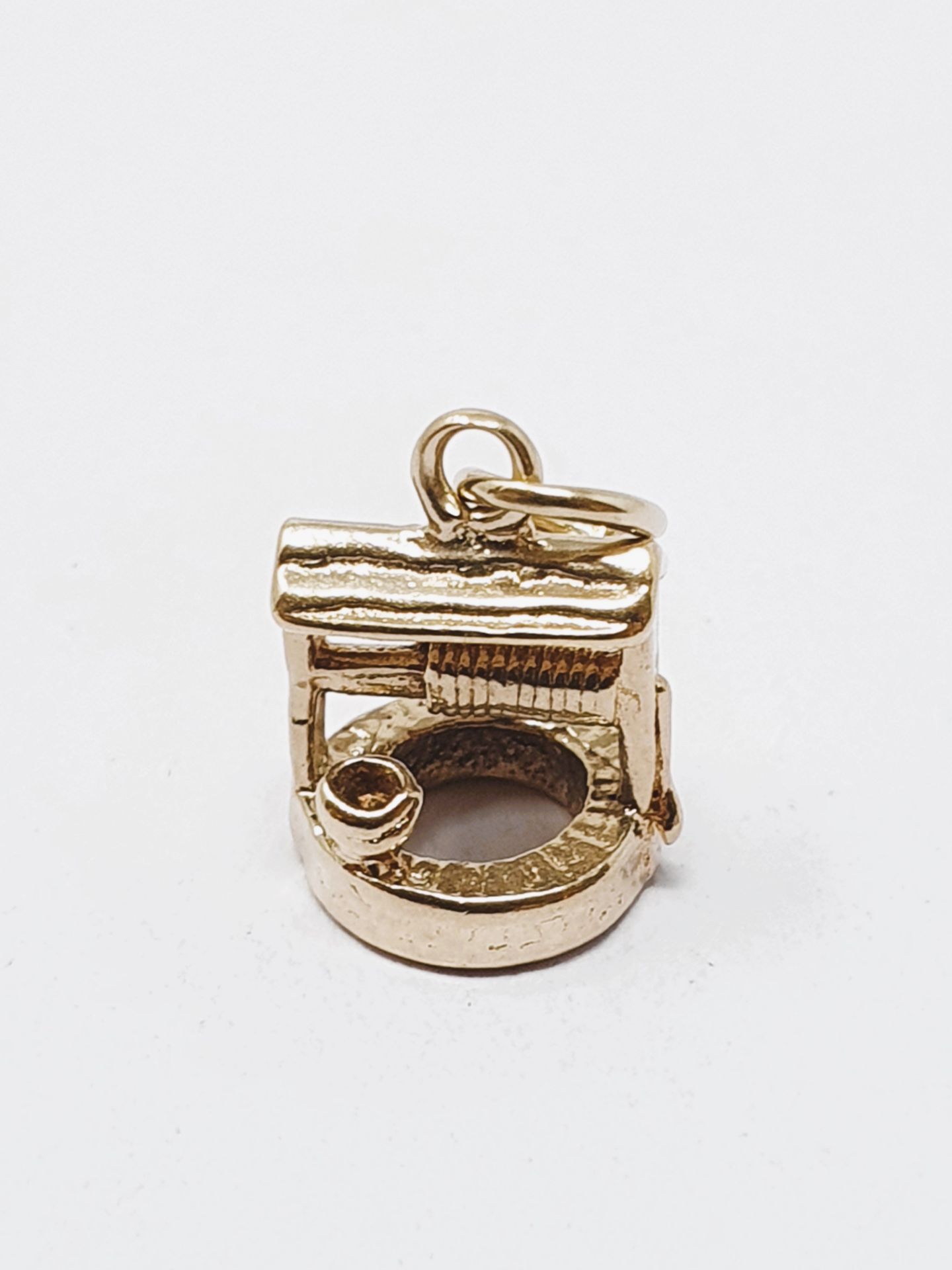 9ct gold vintage wishing well charm, gross weight 1.