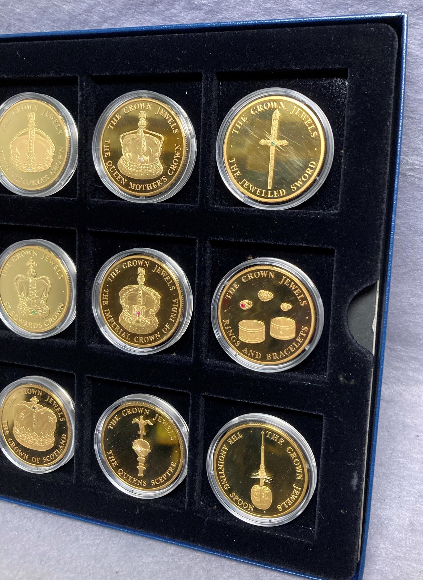A set of twelve 24ct gold plated coin collection depicting the 2004 Turks & Calcos Island Crown - Image 3 of 4
