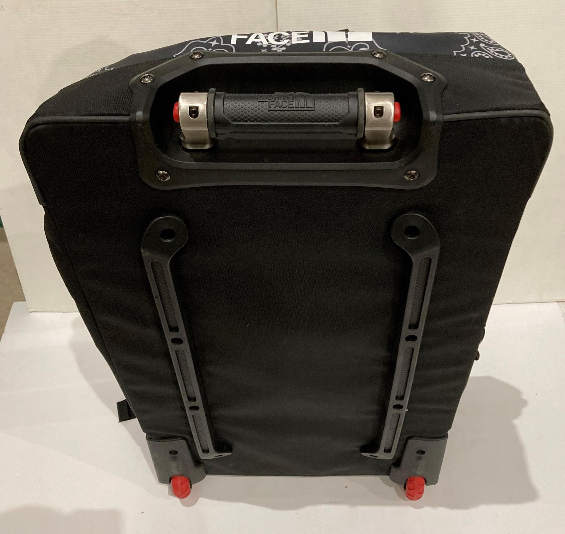 The North Face Bandana Rolling Thun TNF black print medium outdoor travel bag/case on wheels - Image 2 of 3