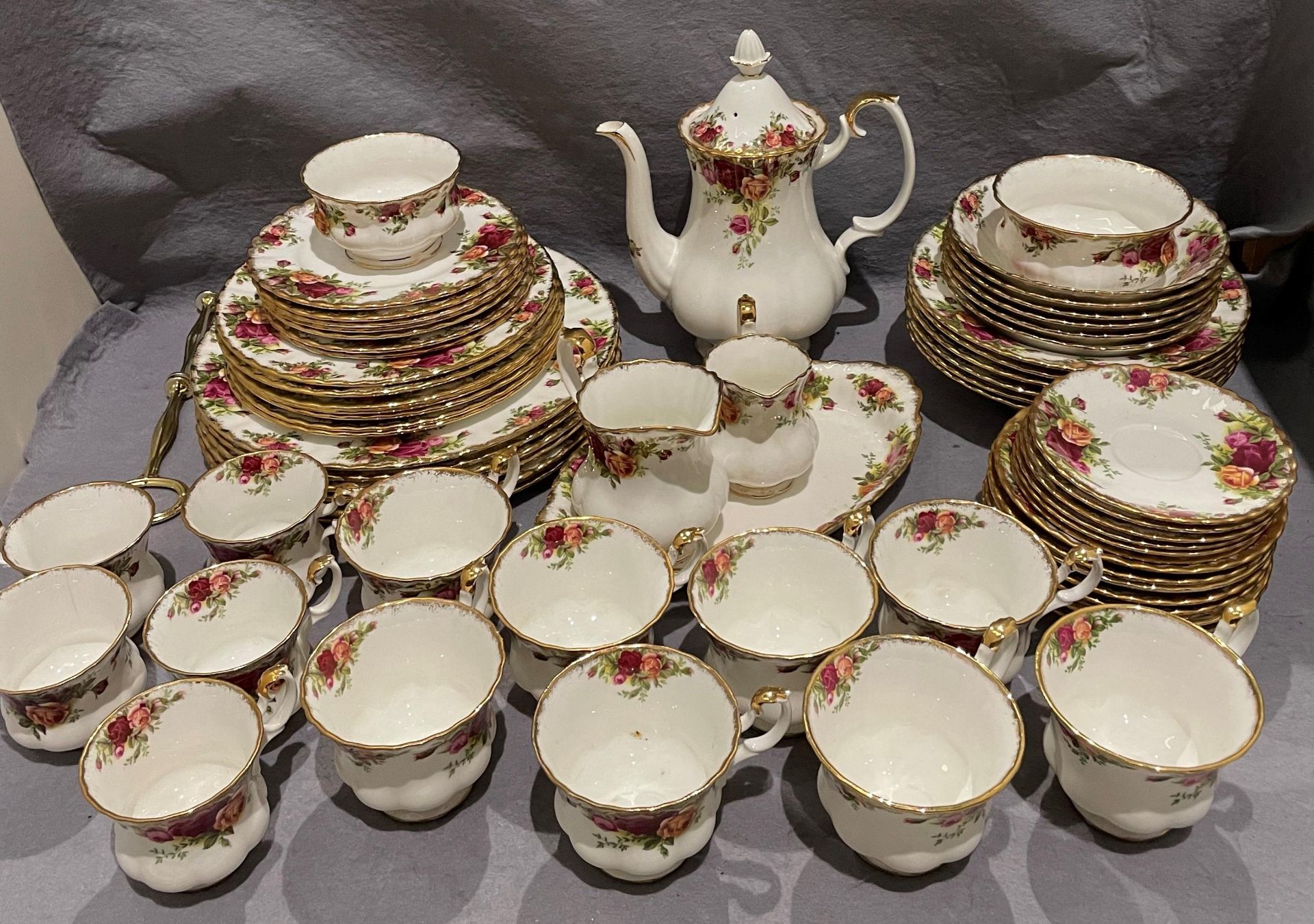 Royal Albert 'Old Country Roses' sixty-four piece dinner service including six large plates,