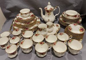 Royal Albert 'Old Country Roses' sixty-four piece dinner service including six large plates,