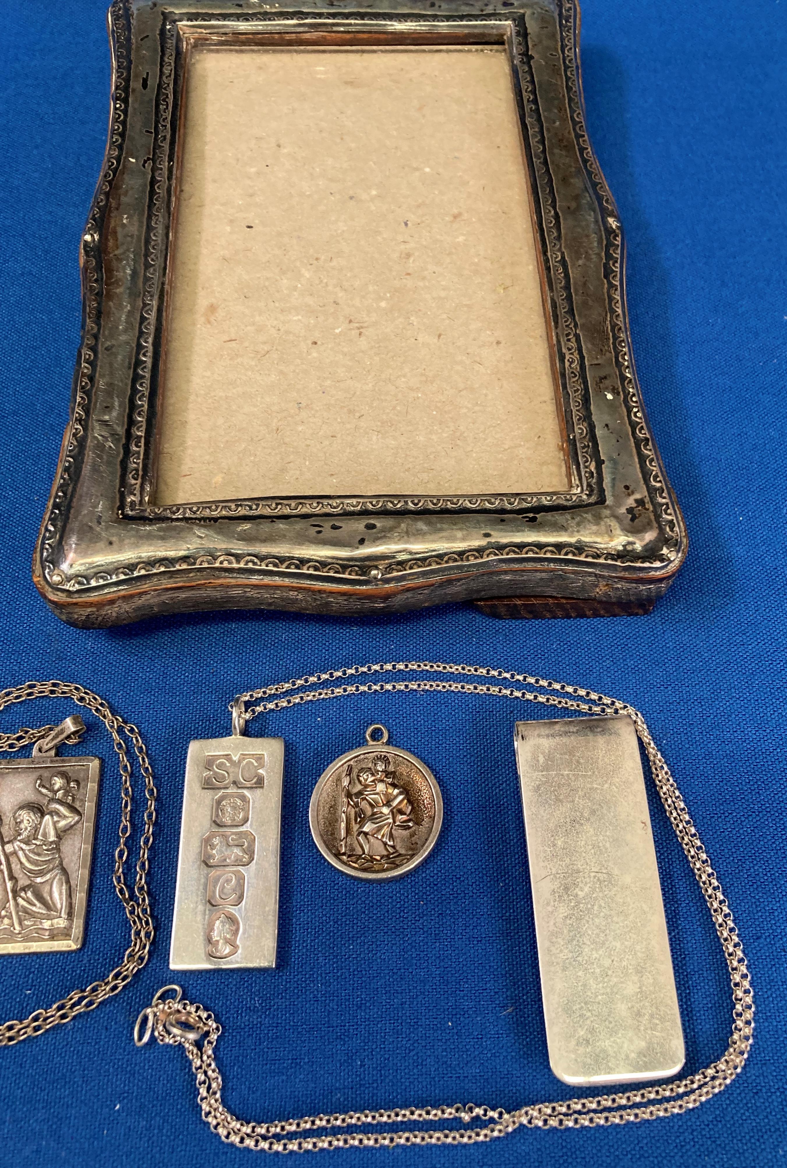 Four assorted silver (hallmark) chains and pendants including silver ingot, - Image 3 of 6