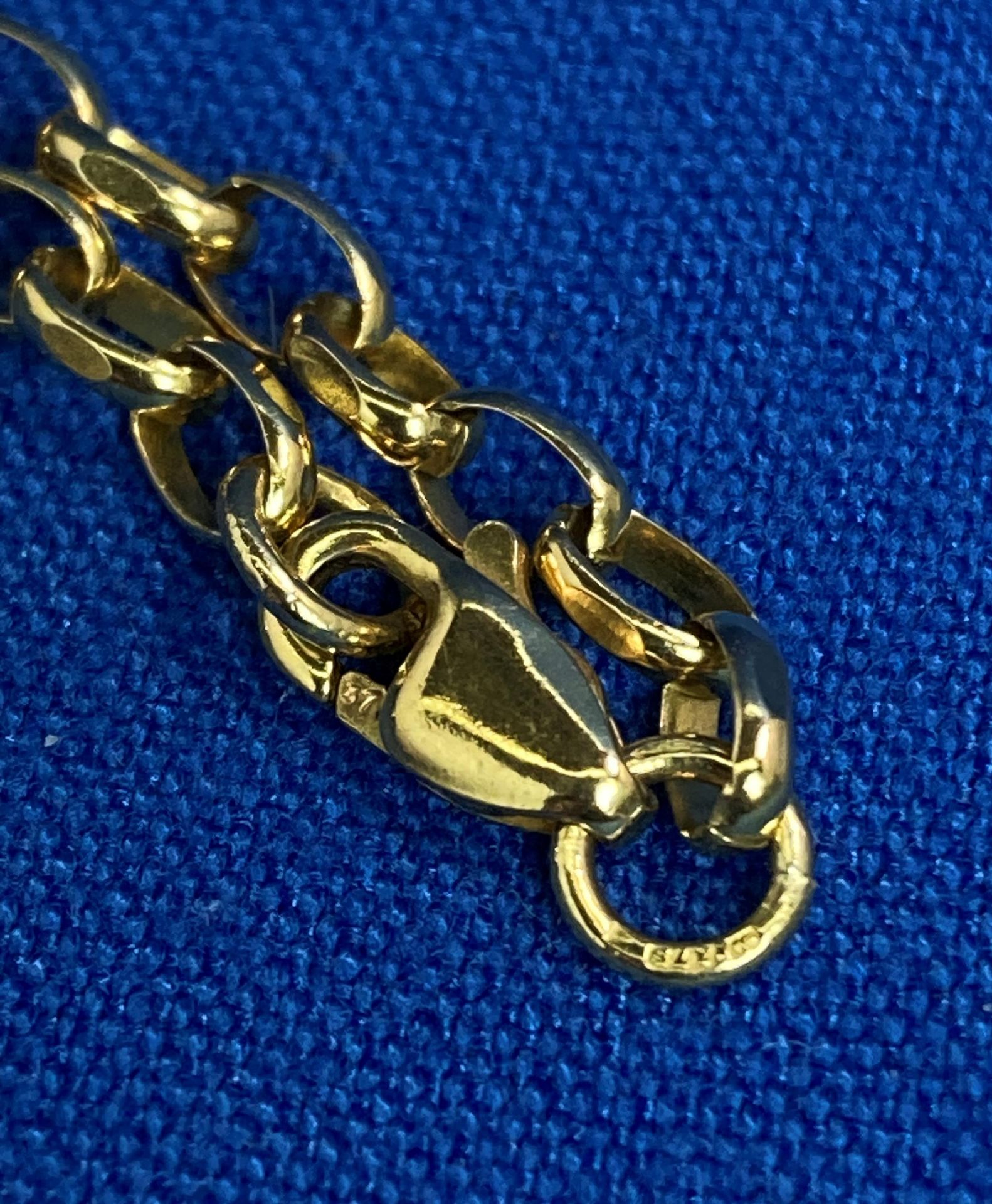 9ct gold (375) 28" long belcher chain. Weight: 11. - Image 3 of 3