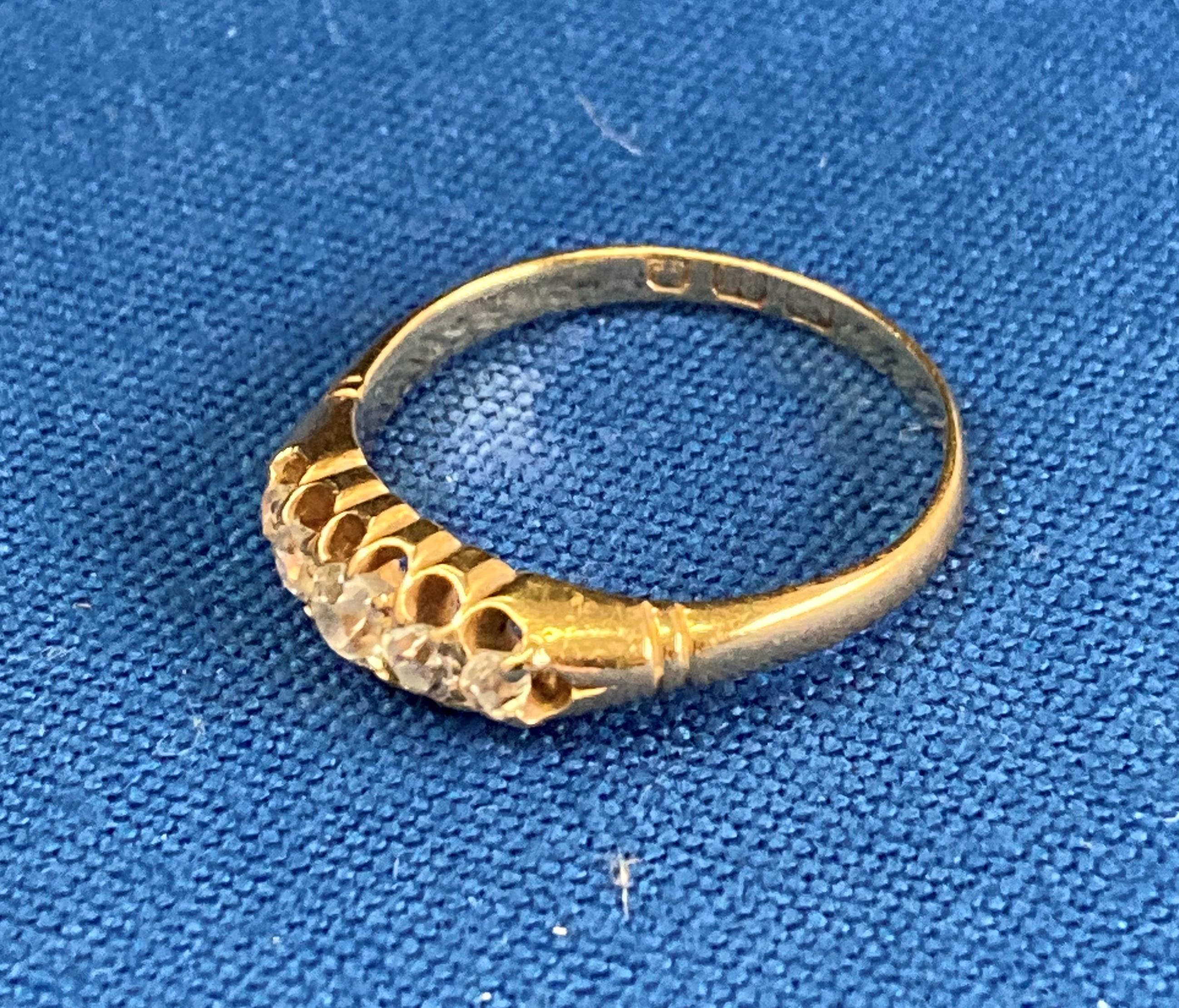 18ct gold vintage diamond ring set with five diamonds and pierced head, size O. Weight: 2. - Image 2 of 3