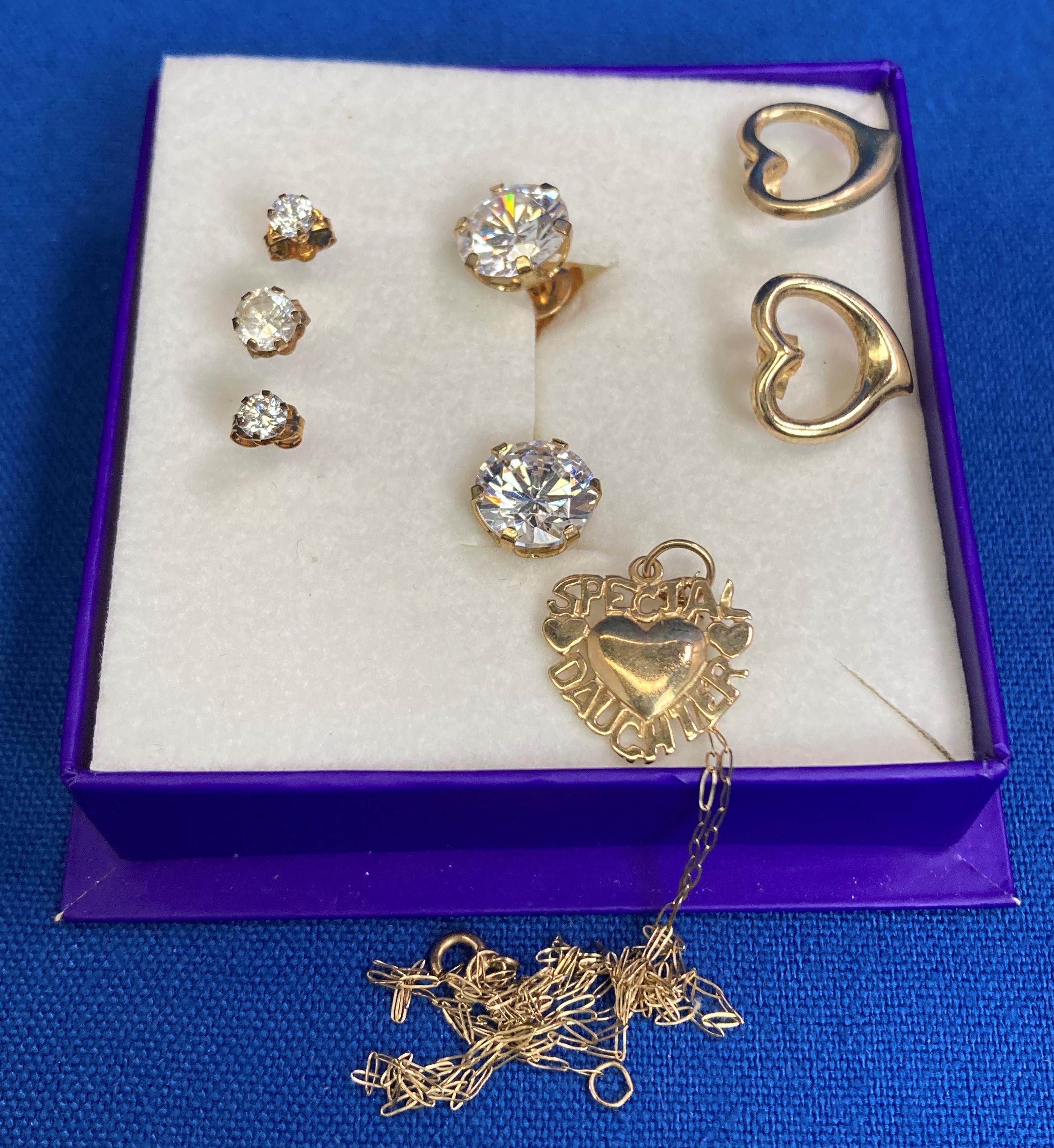 9ct gold 375 Special Daughter pendant 9ct gold thin chain 16 long a pair of 9ct gold hea