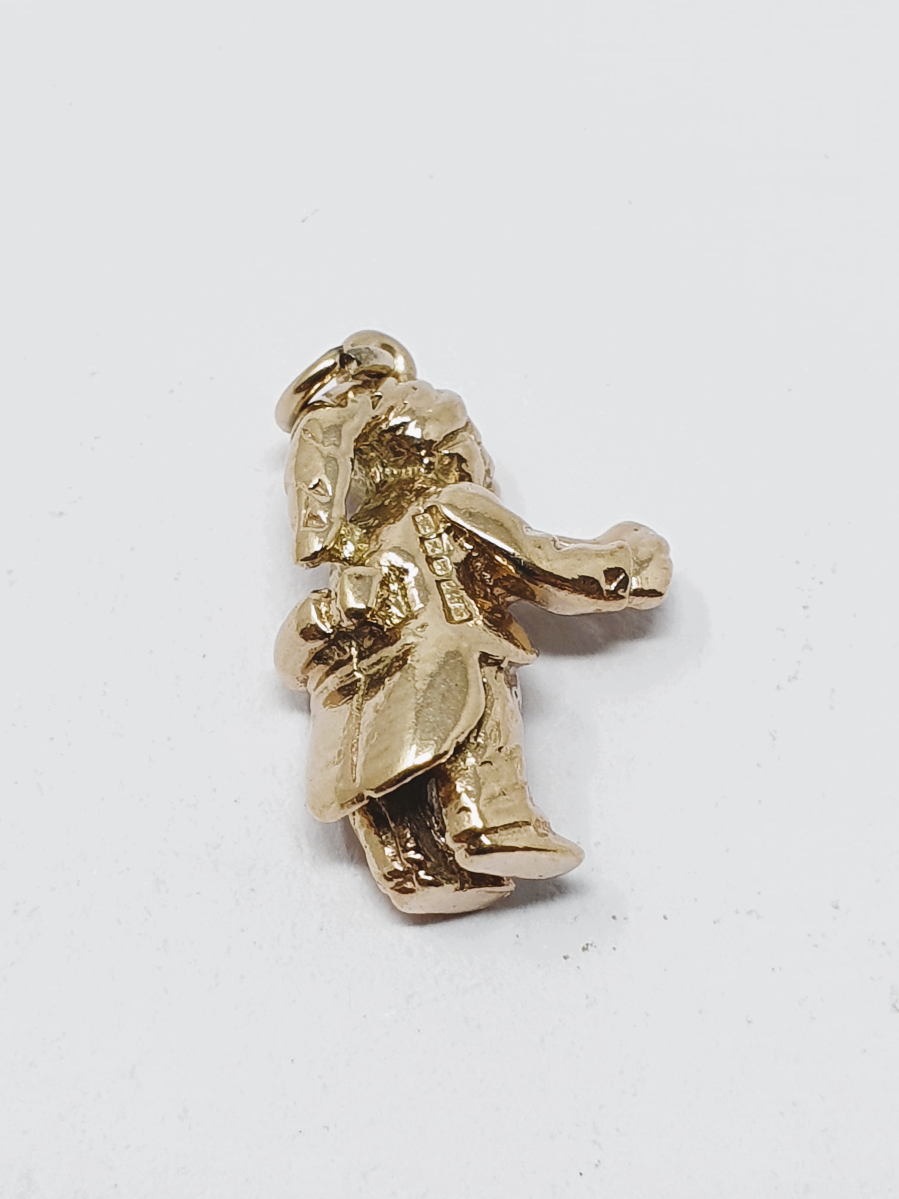 9ct gold vintage pipe-smoking gnome charm, gross weight 5. - Image 2 of 2