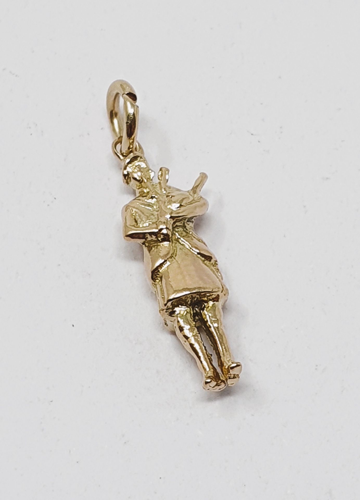 9ct gold vintage Scots Piper charm, gross weight 1.