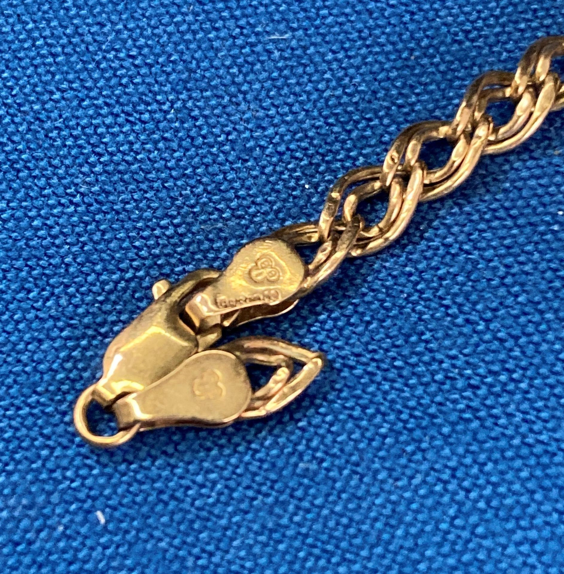 9ct gold (375) chain link bracelet with broken link (7" long), - Image 2 of 2