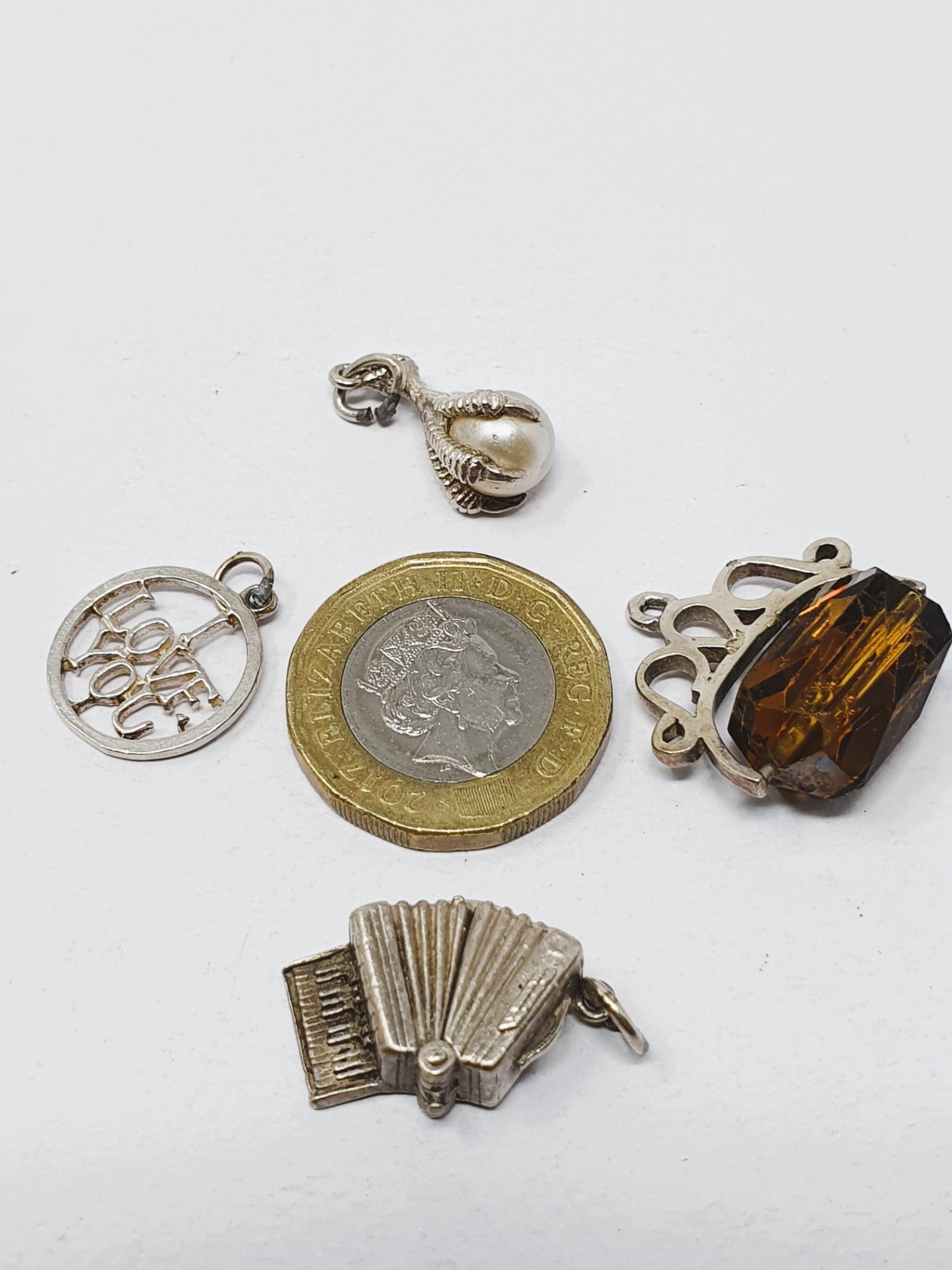 Sterling silver selection of fifteen vintage charms, including 3d coin in mount, skull & crossbones, - Image 3 of 3