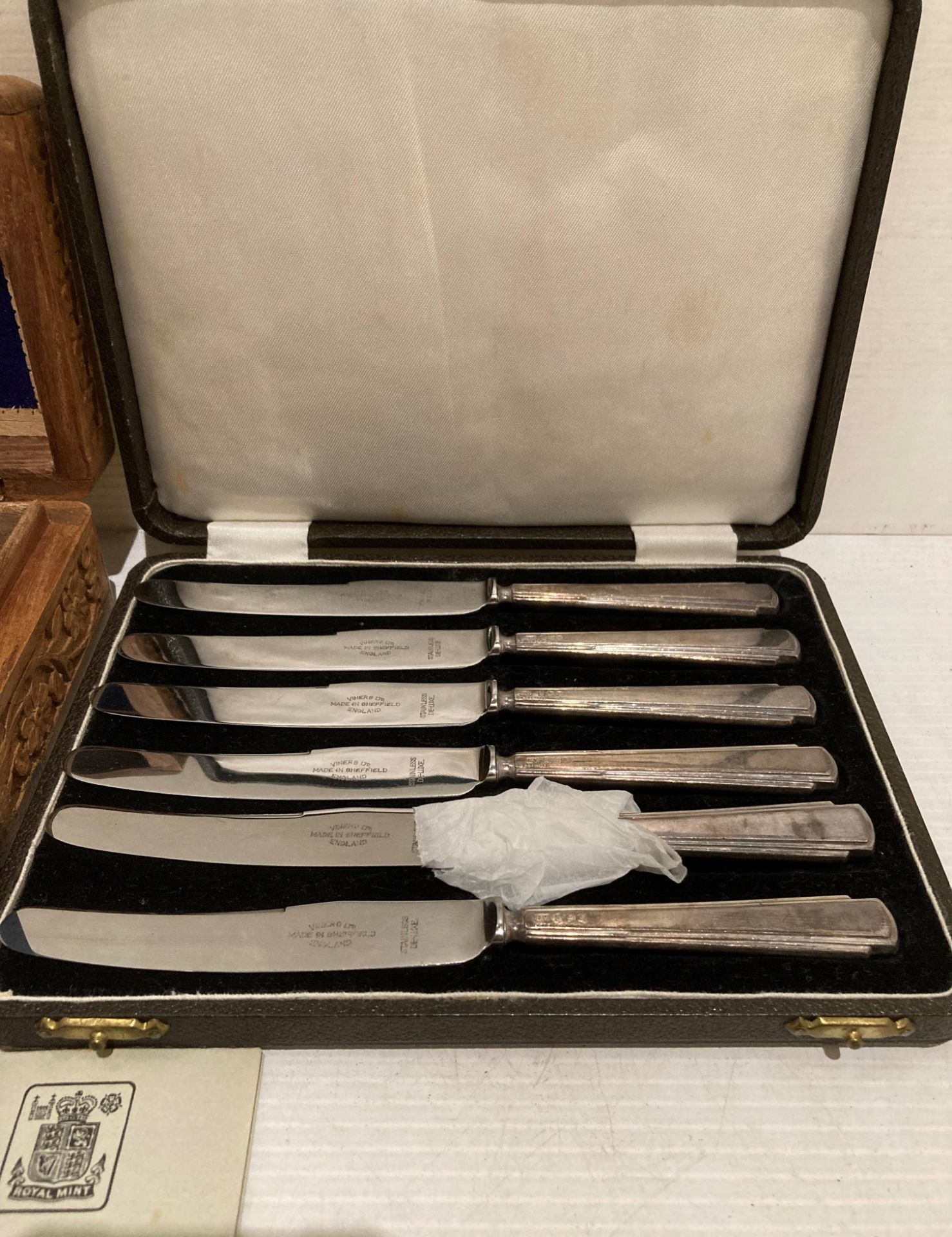 Contents to box including set of six cased silver hallmarked handled Art Deco style fruit knives, - Image 4 of 4