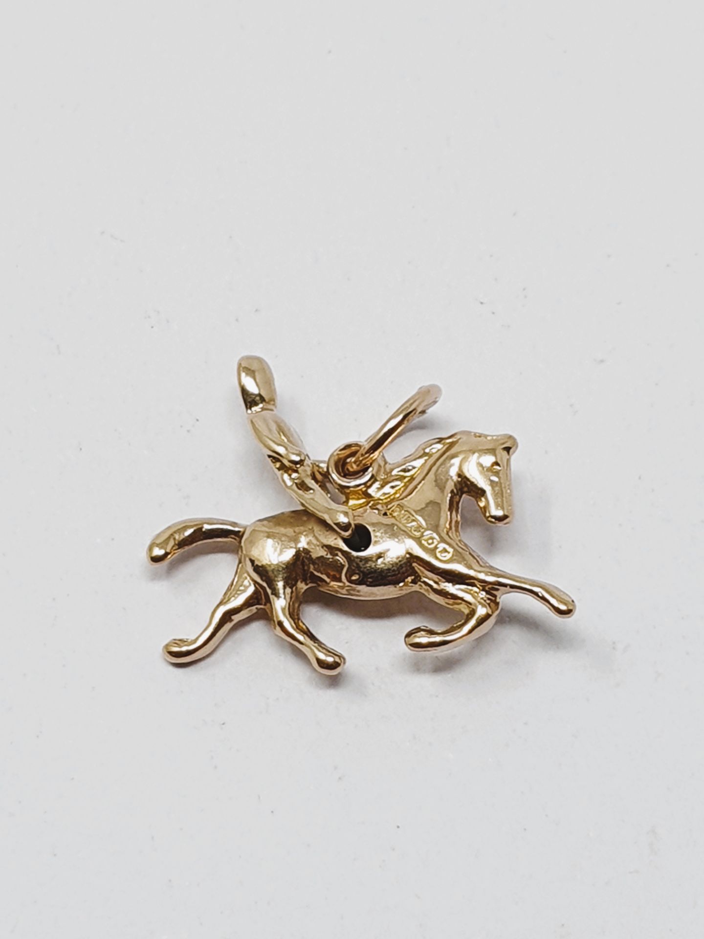 9ct gold vintage galloping horse with rider charm, gross weight 2. - Image 2 of 2