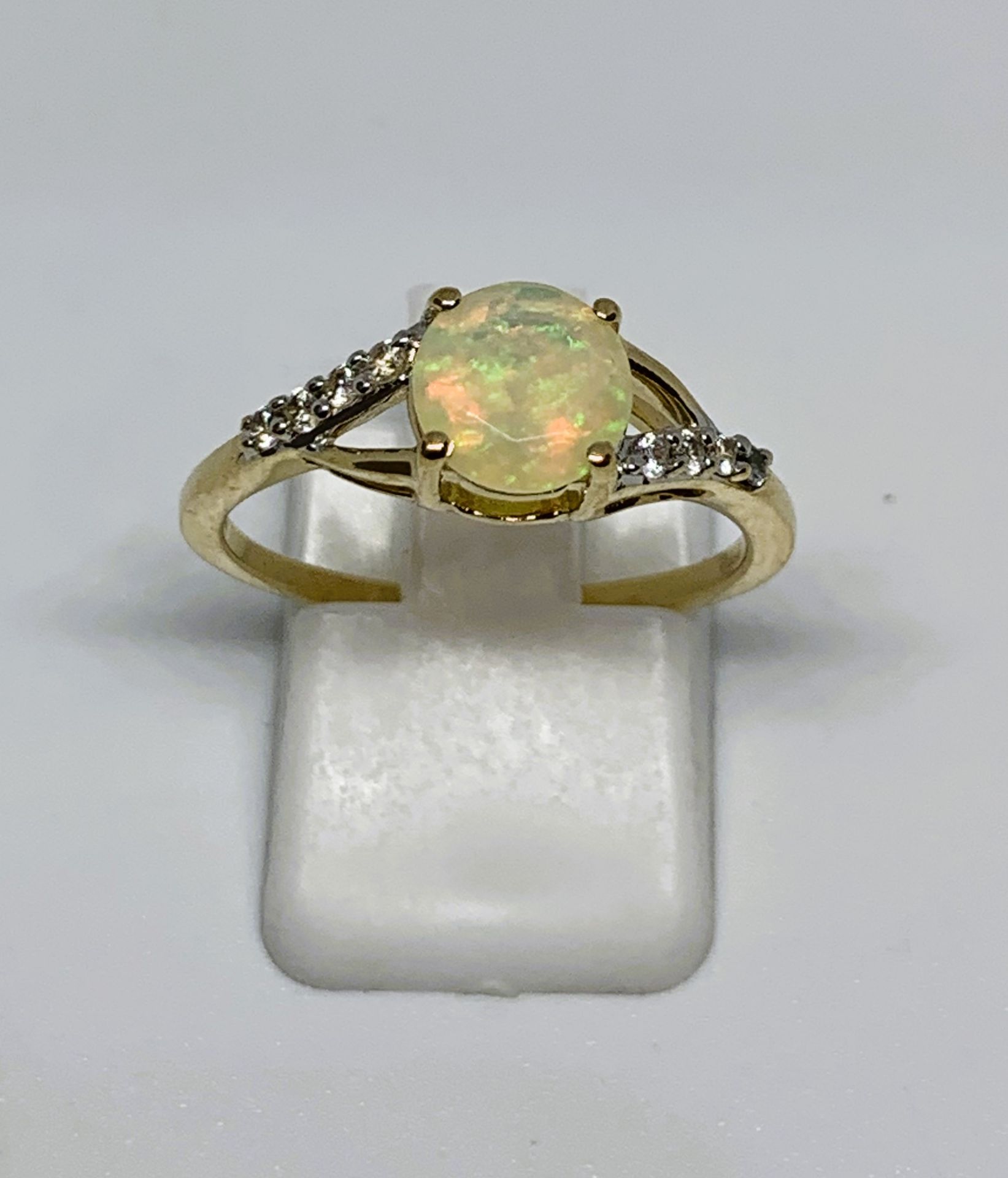 9ct gold faceted opal and CZ cross-over style solitaire ring, finger size P, gross weight 2.