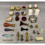 Contents to box - nine assorted snuff/pill boxes,