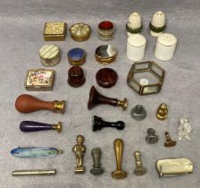 Contents to box - nine assorted snuff/pill boxes,