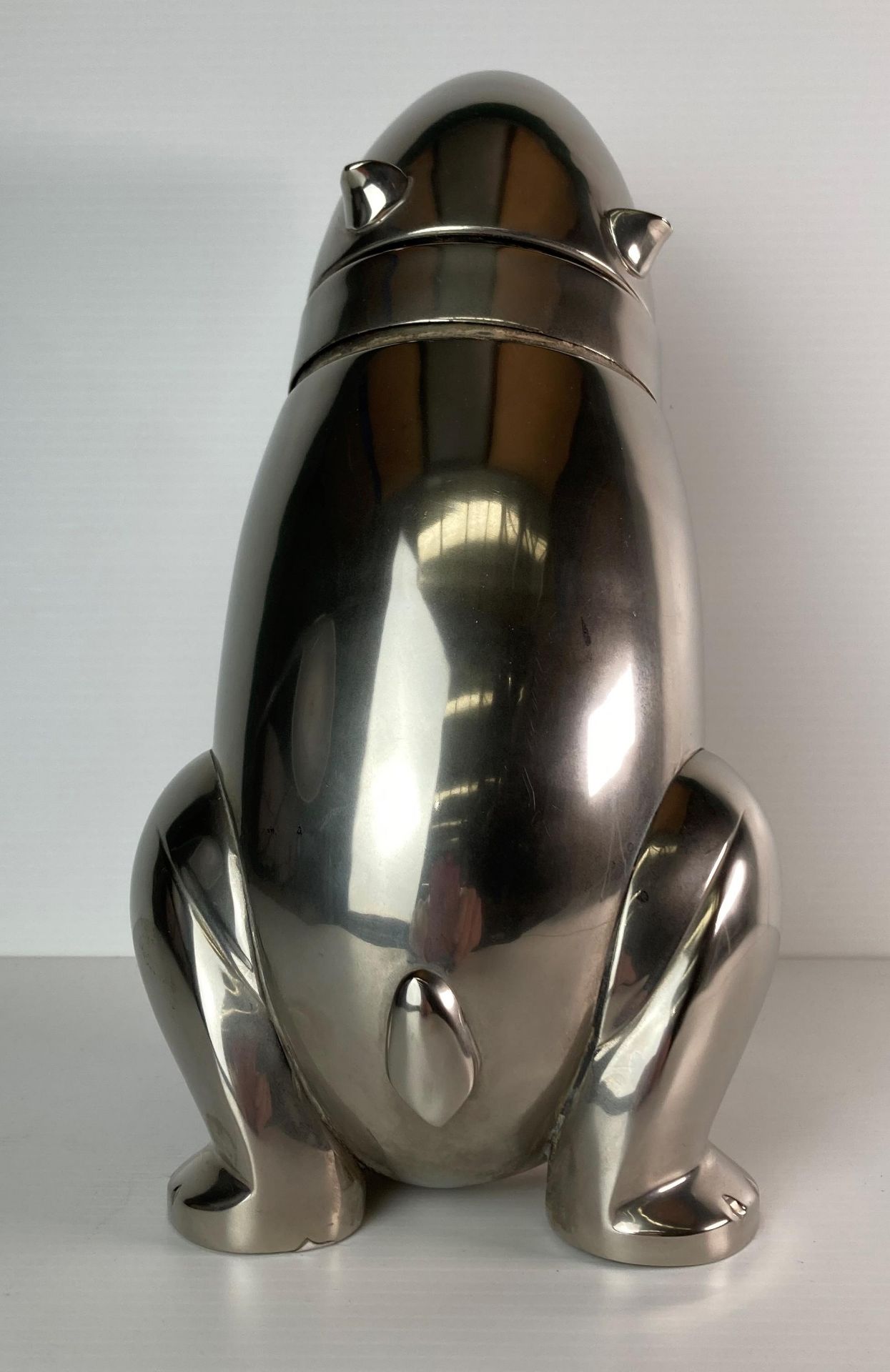 Art Deco style polar bear silver tone cocktail shaker with three parts (no markers mark visible), - Image 2 of 4