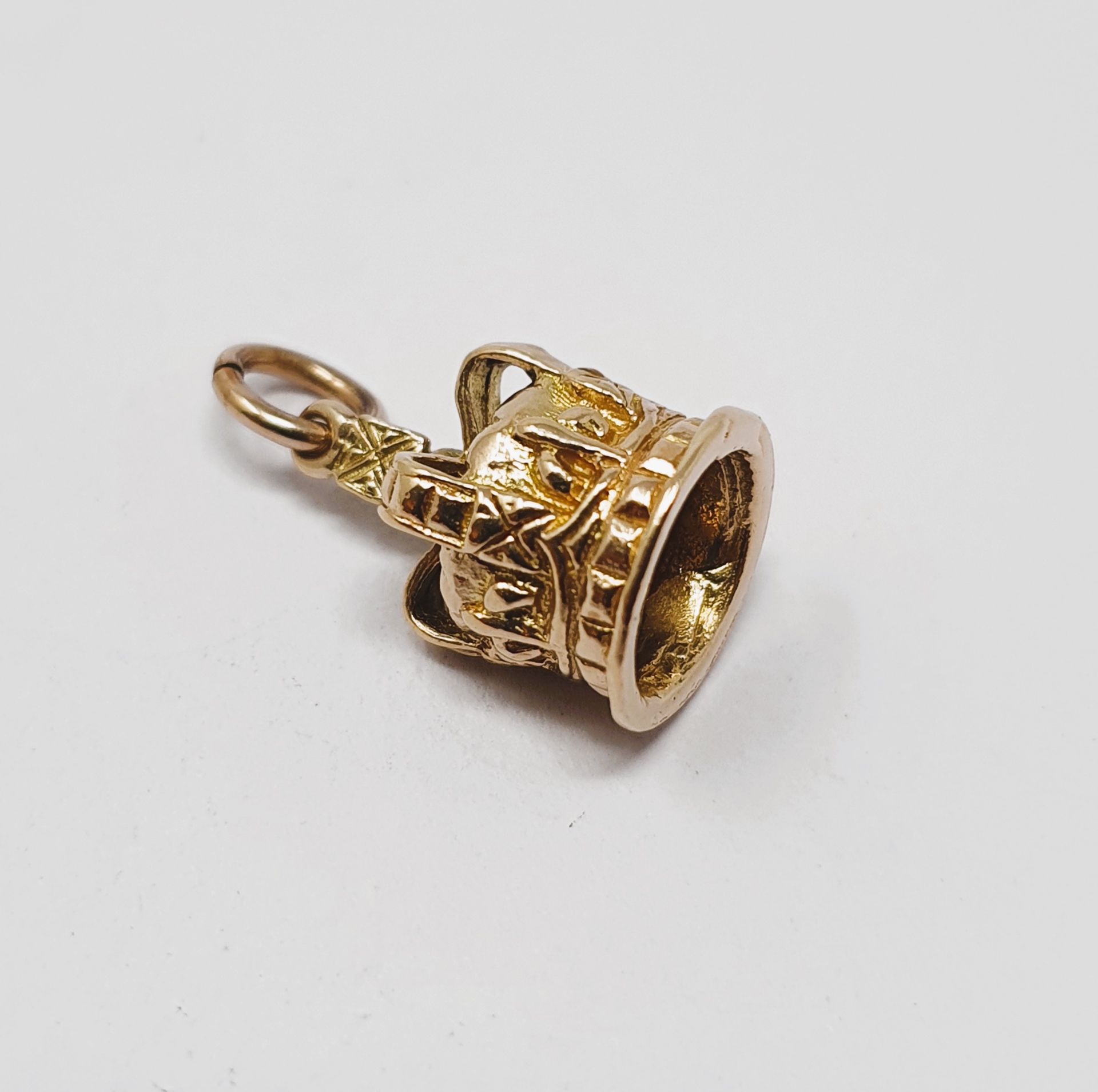 9ct gold vintage crown charm, gross weight 3.