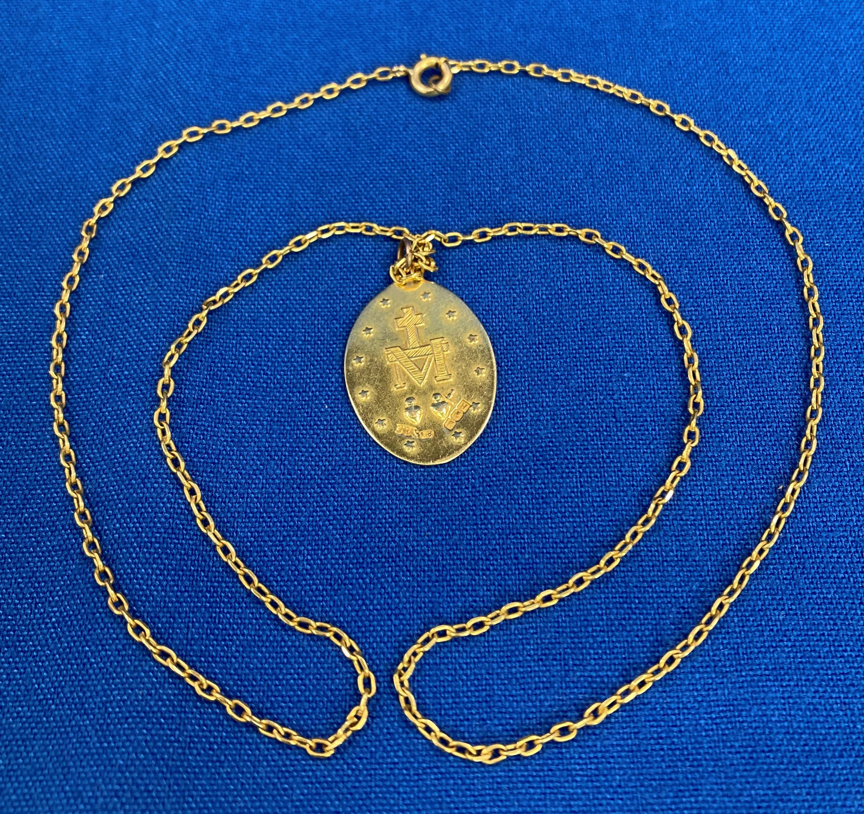 18ct gold Miraculous Medal and chain (20" long). Weight: 11. - Image 2 of 4